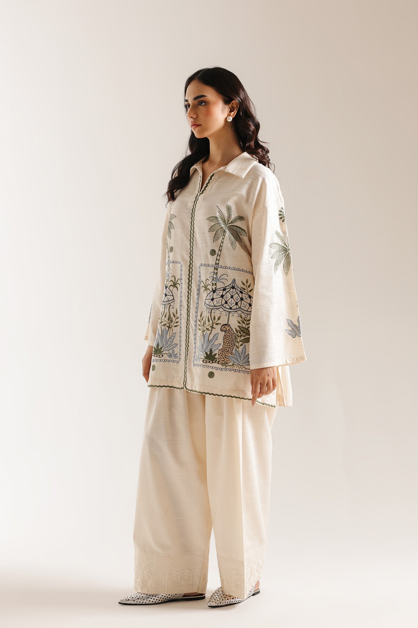 EMBROIDERED SHIRT (E7574/102/002)