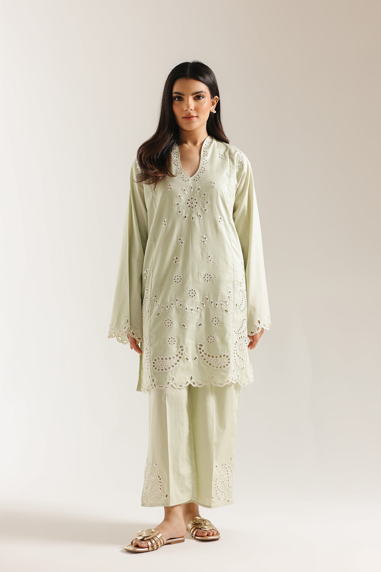 EMBROIDERED SUIT (E7576/102/130)