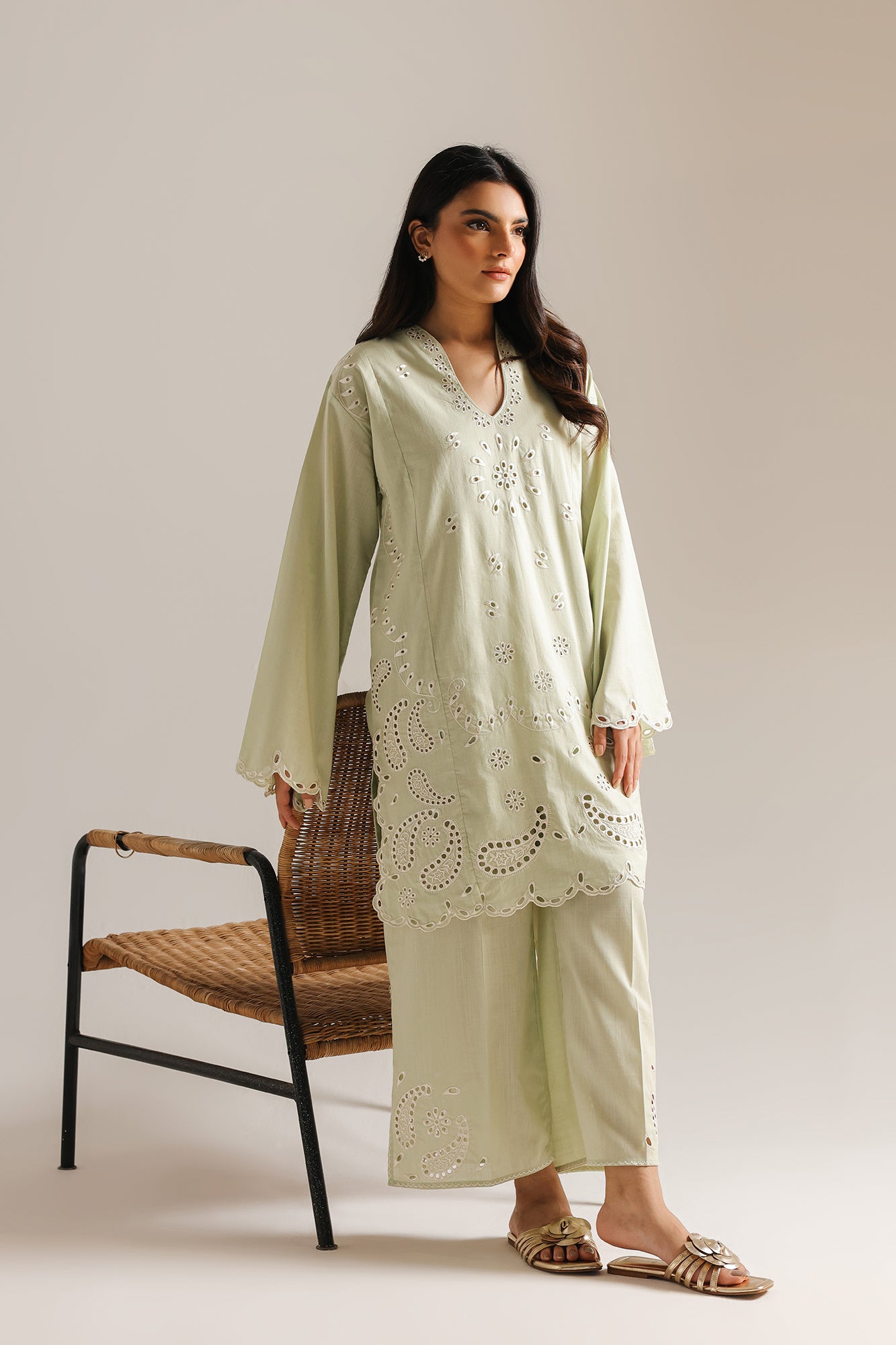 EMBROIDERED SUIT (E7576/102/130)