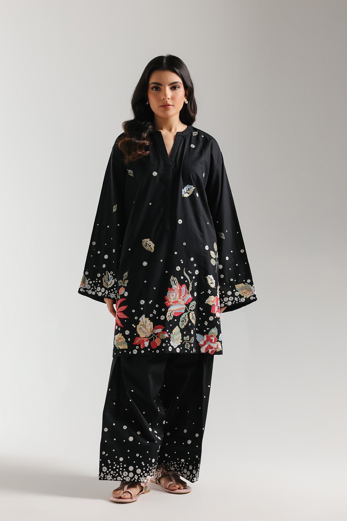 EMBROIDERED SUIT (E7590/102/902)