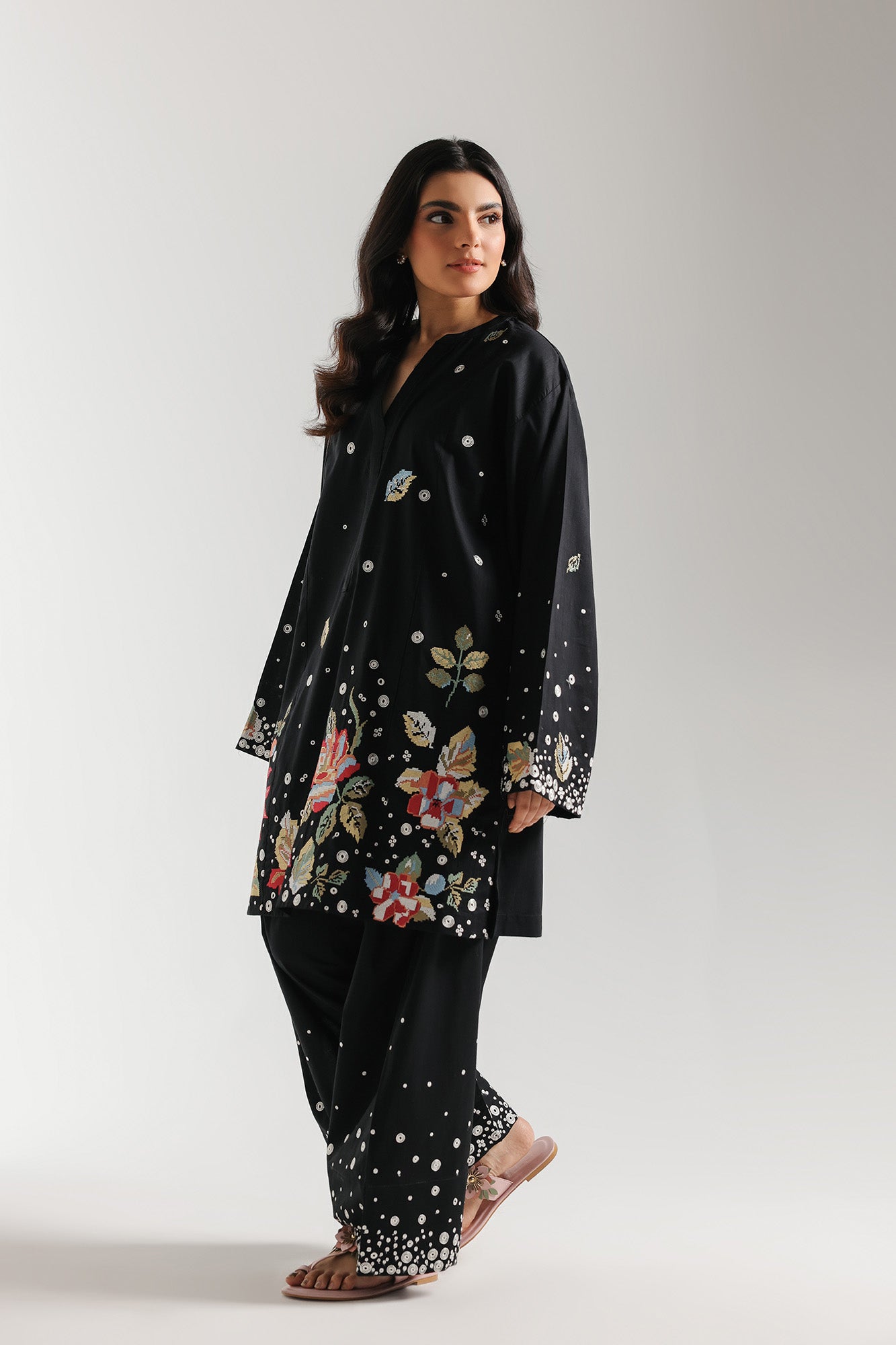 EMBROIDERED SUIT (E7590/102/902)