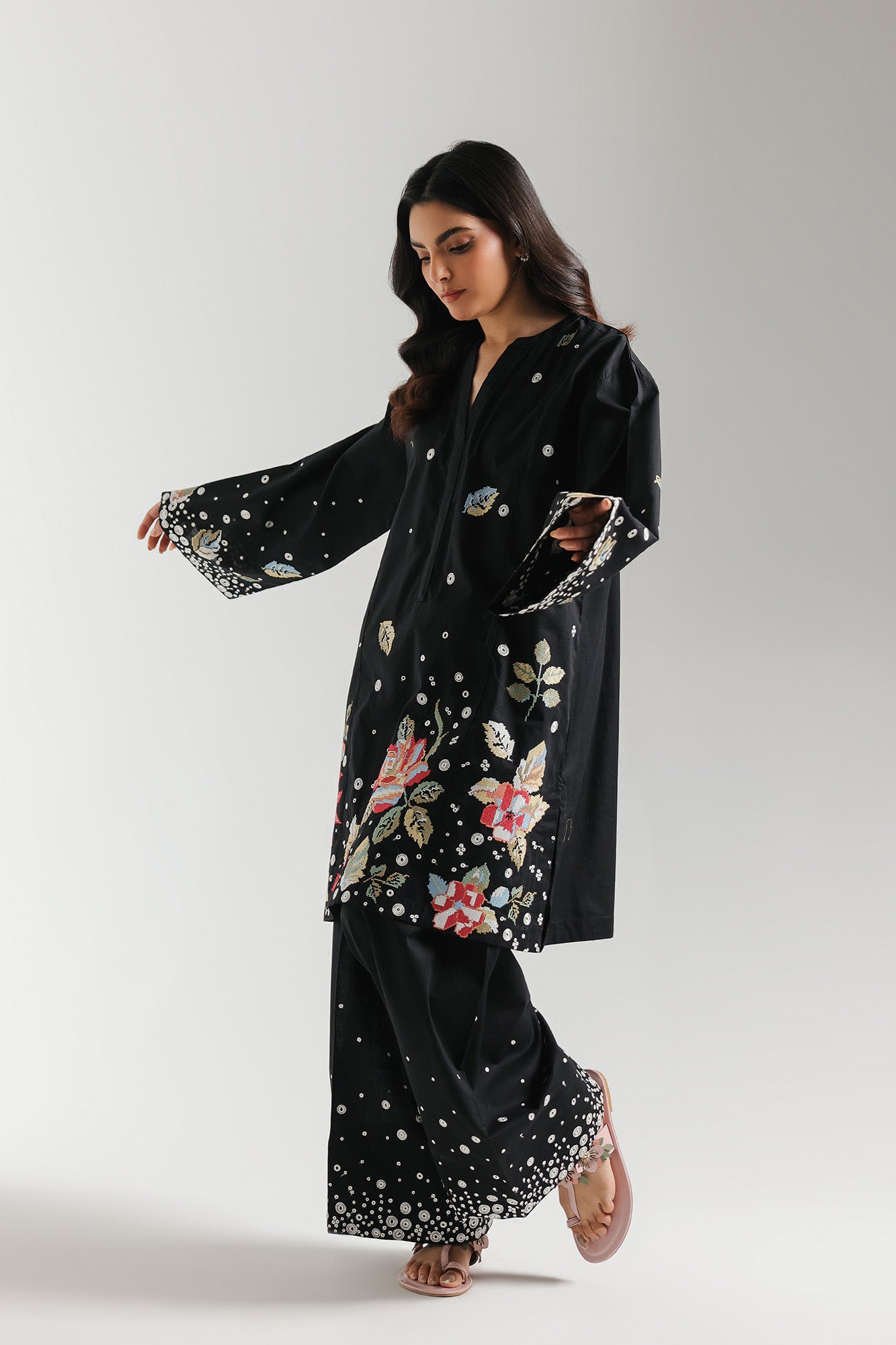 EMBROIDERED SUIT (E7590/102/902)