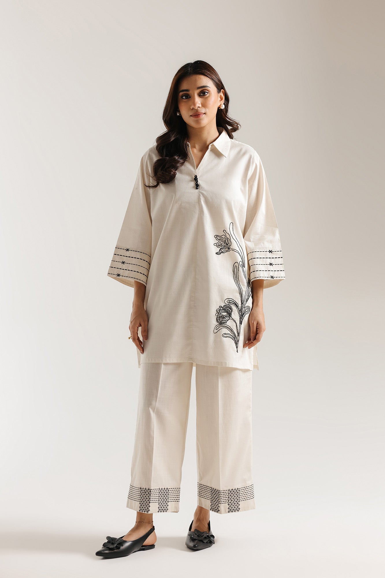 EMBROIDERED SUIT (E7593/102/002)