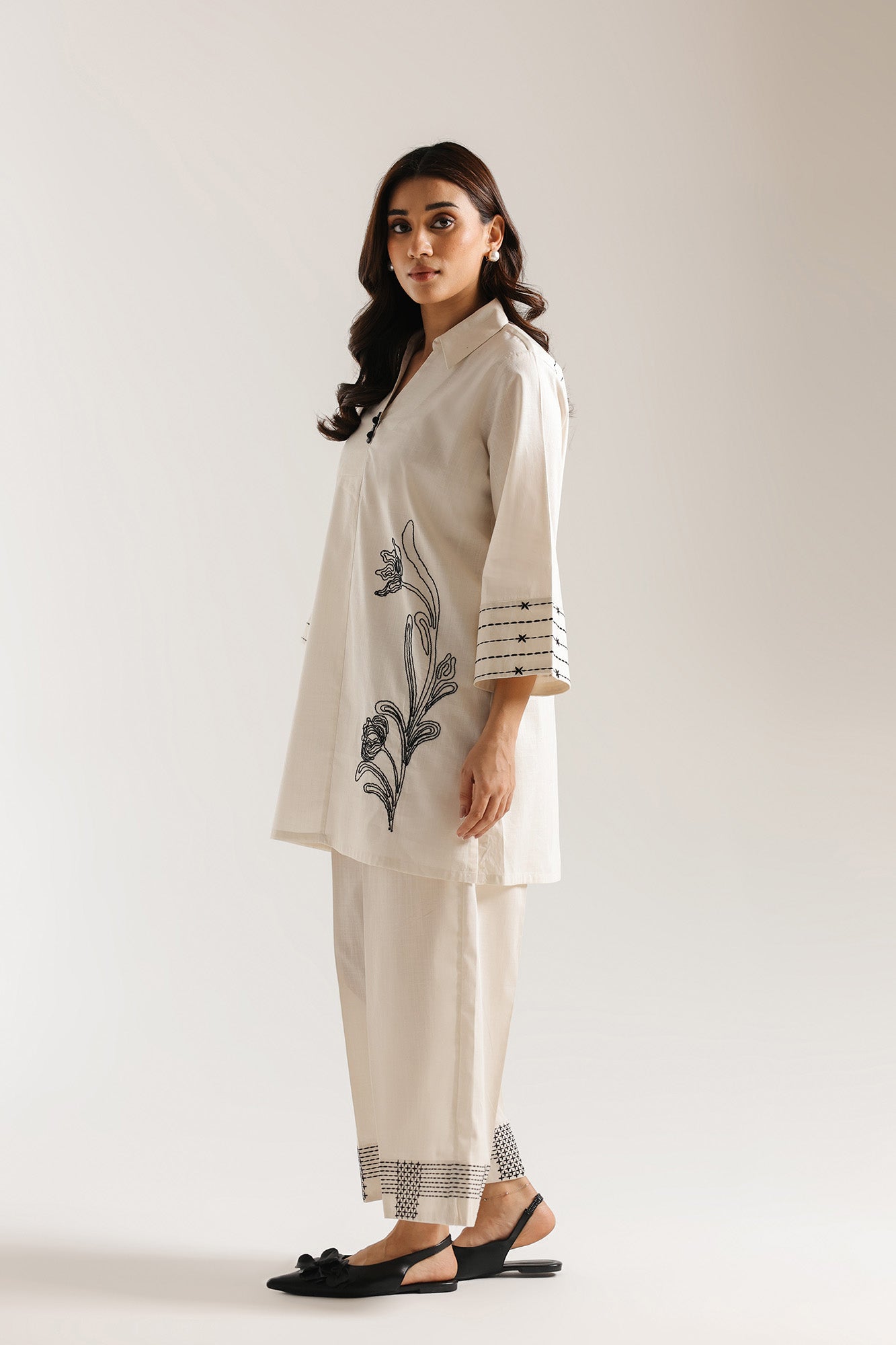 EMBROIDERED SUIT (E7593/102/002)