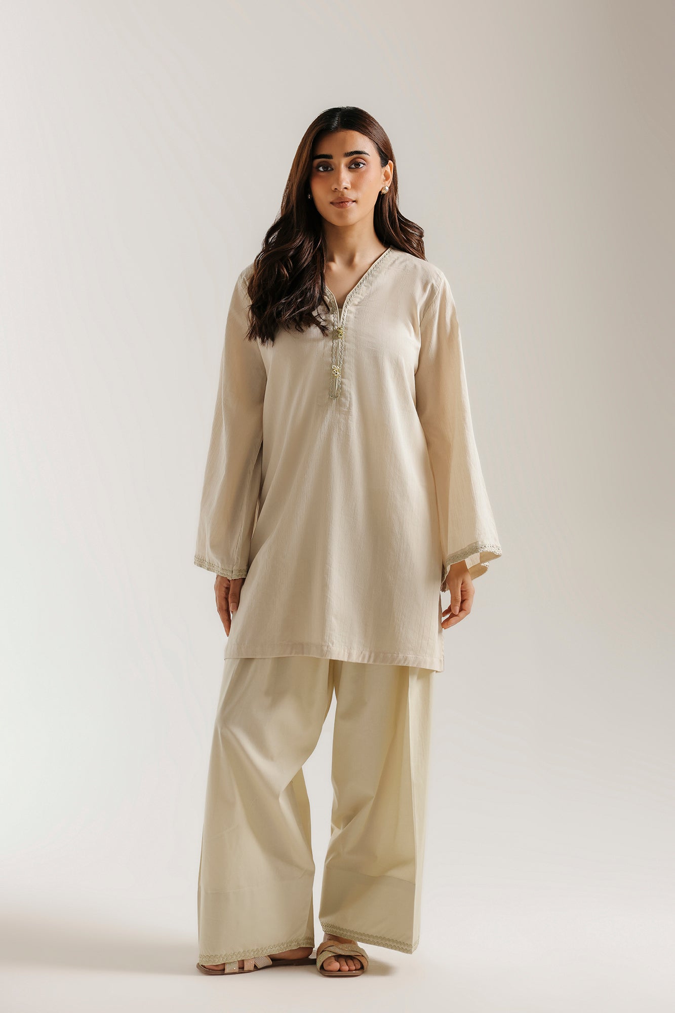 EMBROIDERED SUIT (E7597/102/817)
