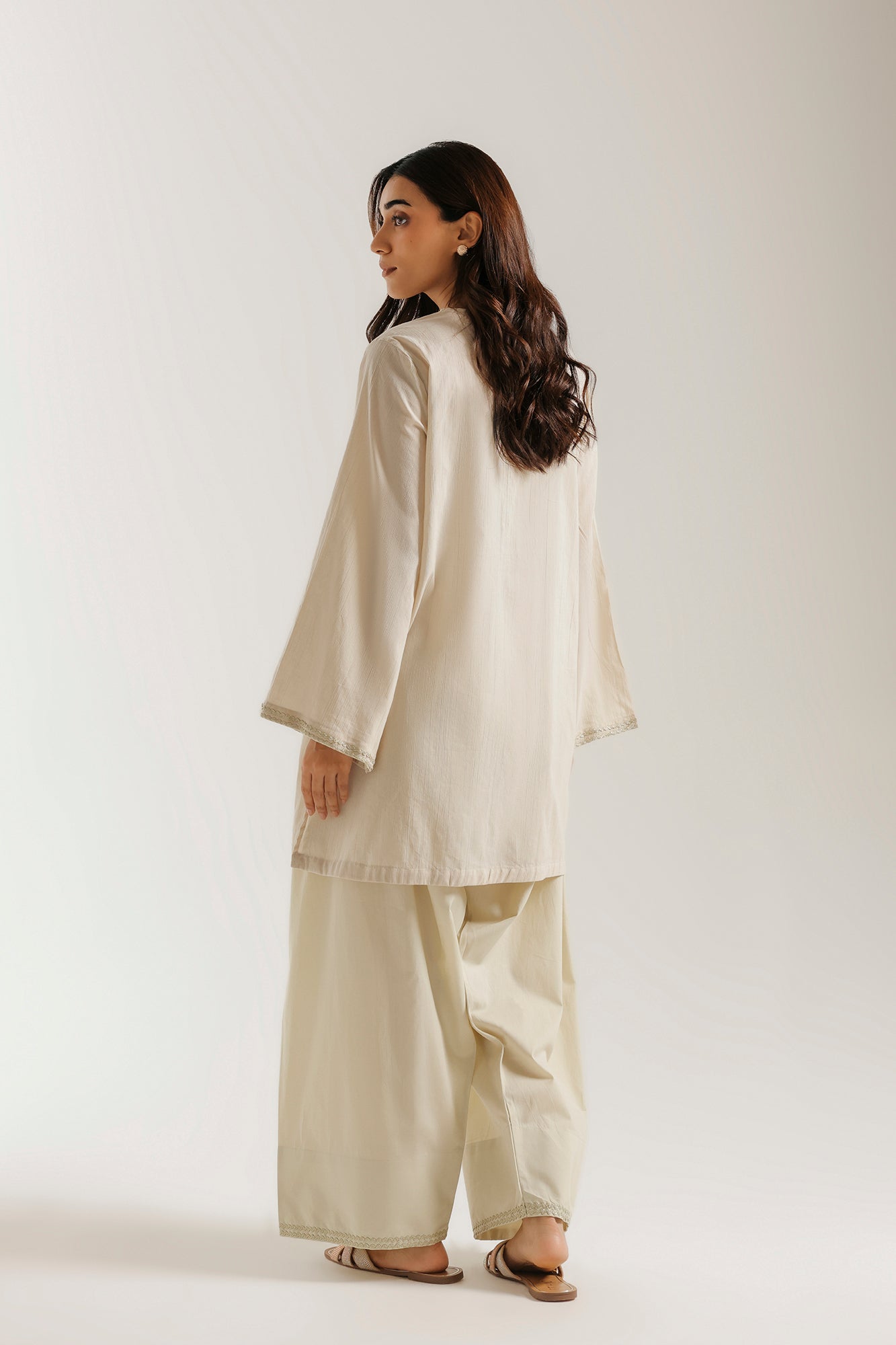 EMBROIDERED SUIT (E7597/102/817)