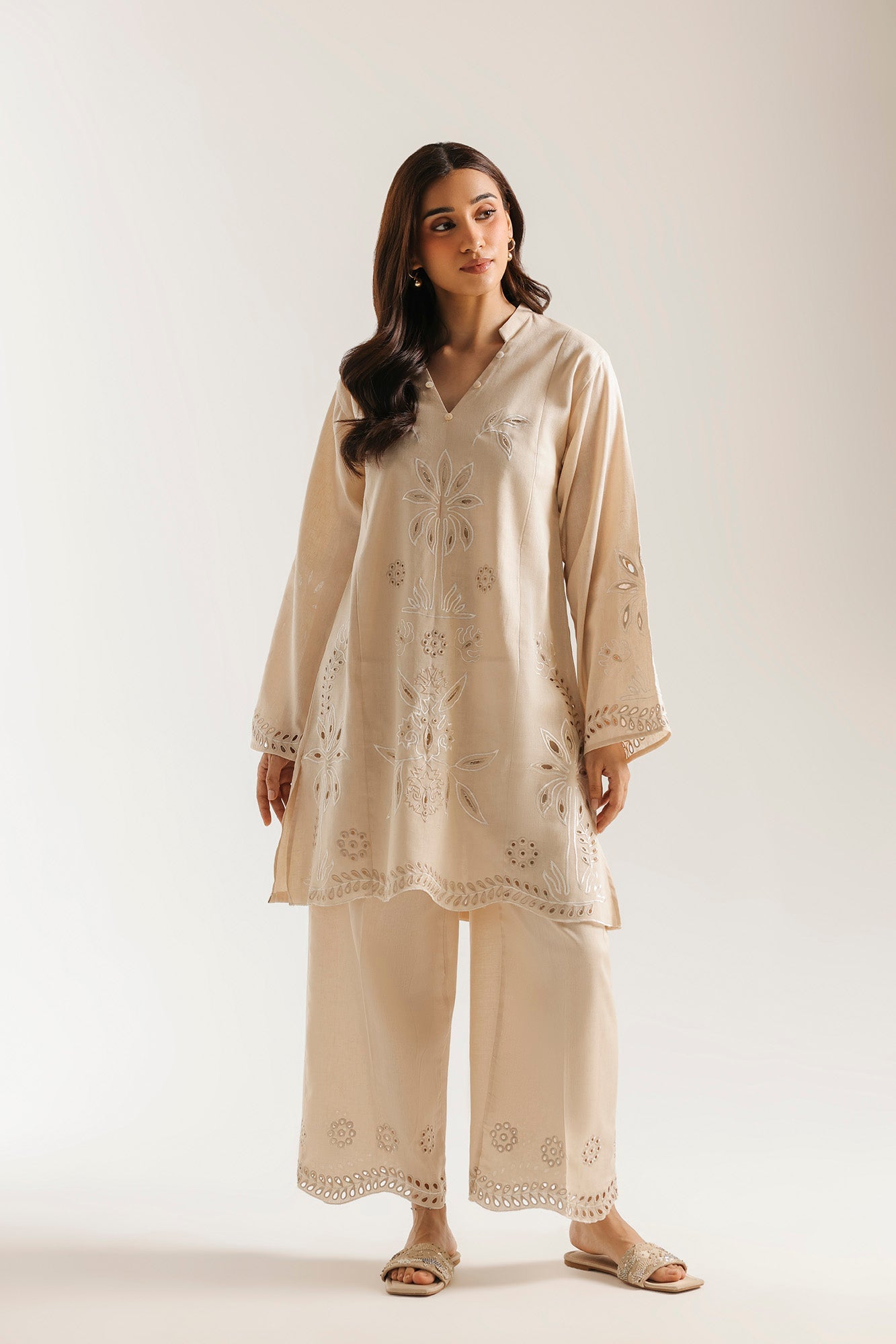 EMBROIDERED SUIT (E7637/102/004)