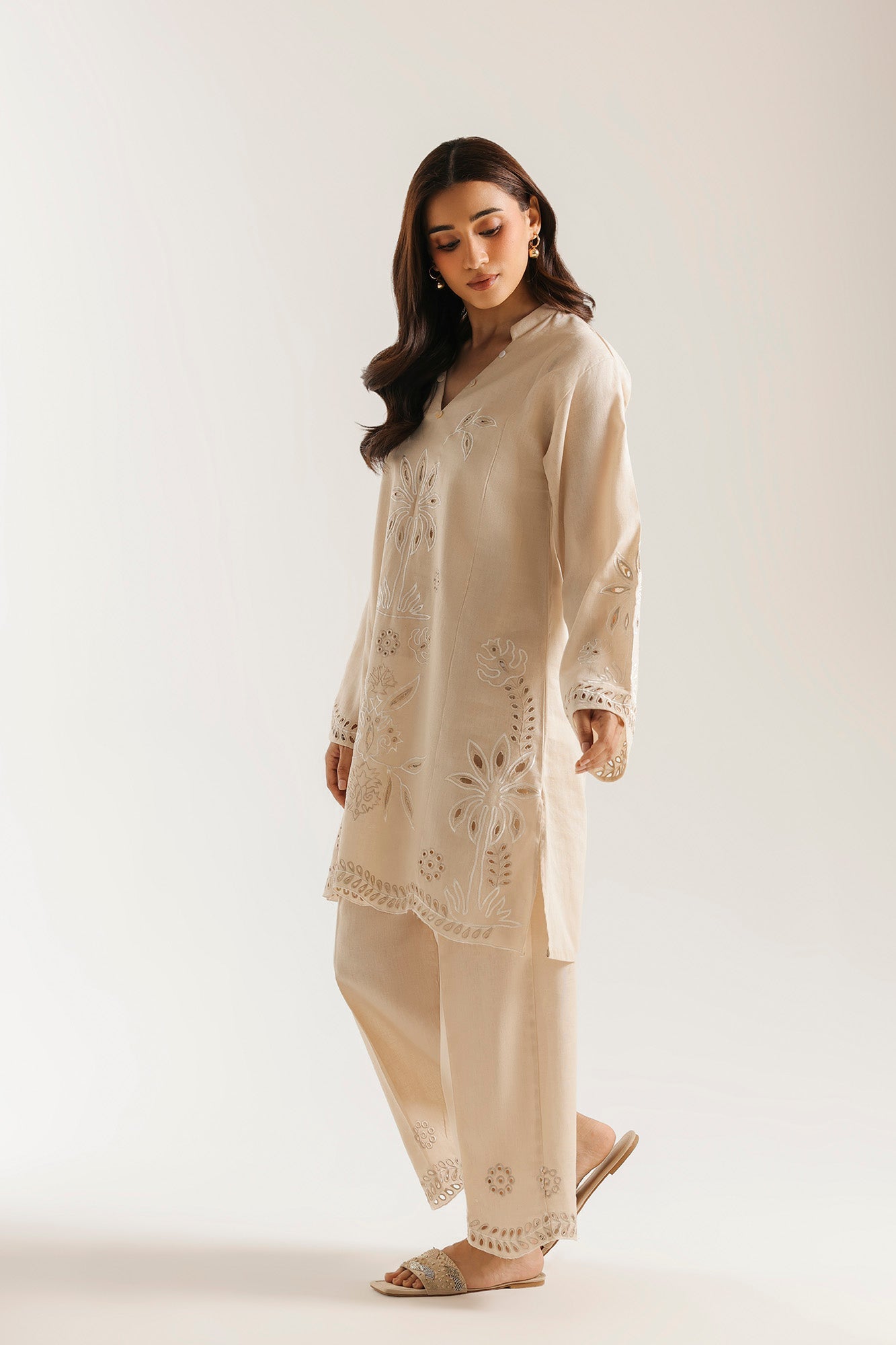 EMBROIDERED SUIT (E7637/102/004)