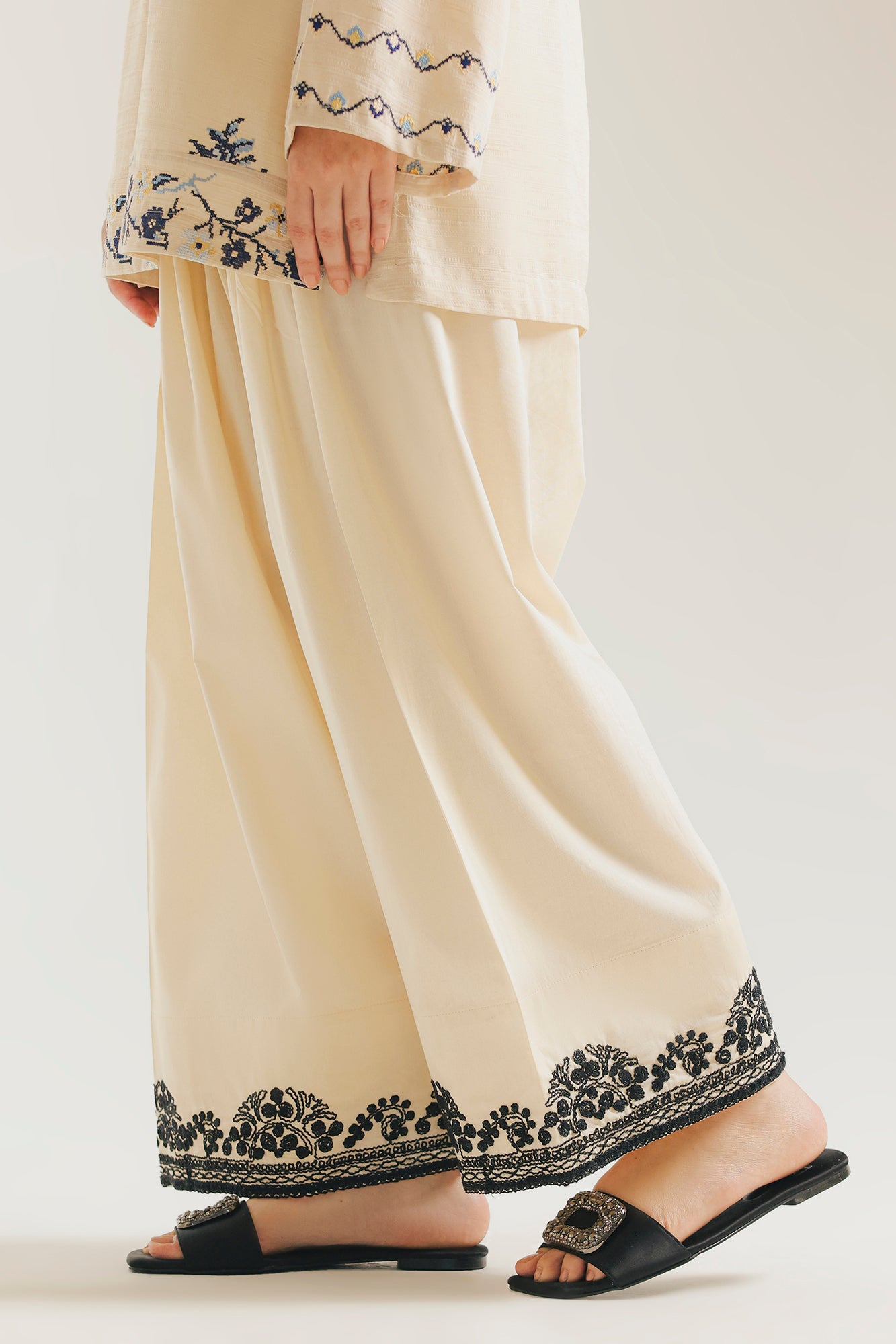 EMBROIDERED SHALWAR (E7659/102/004)