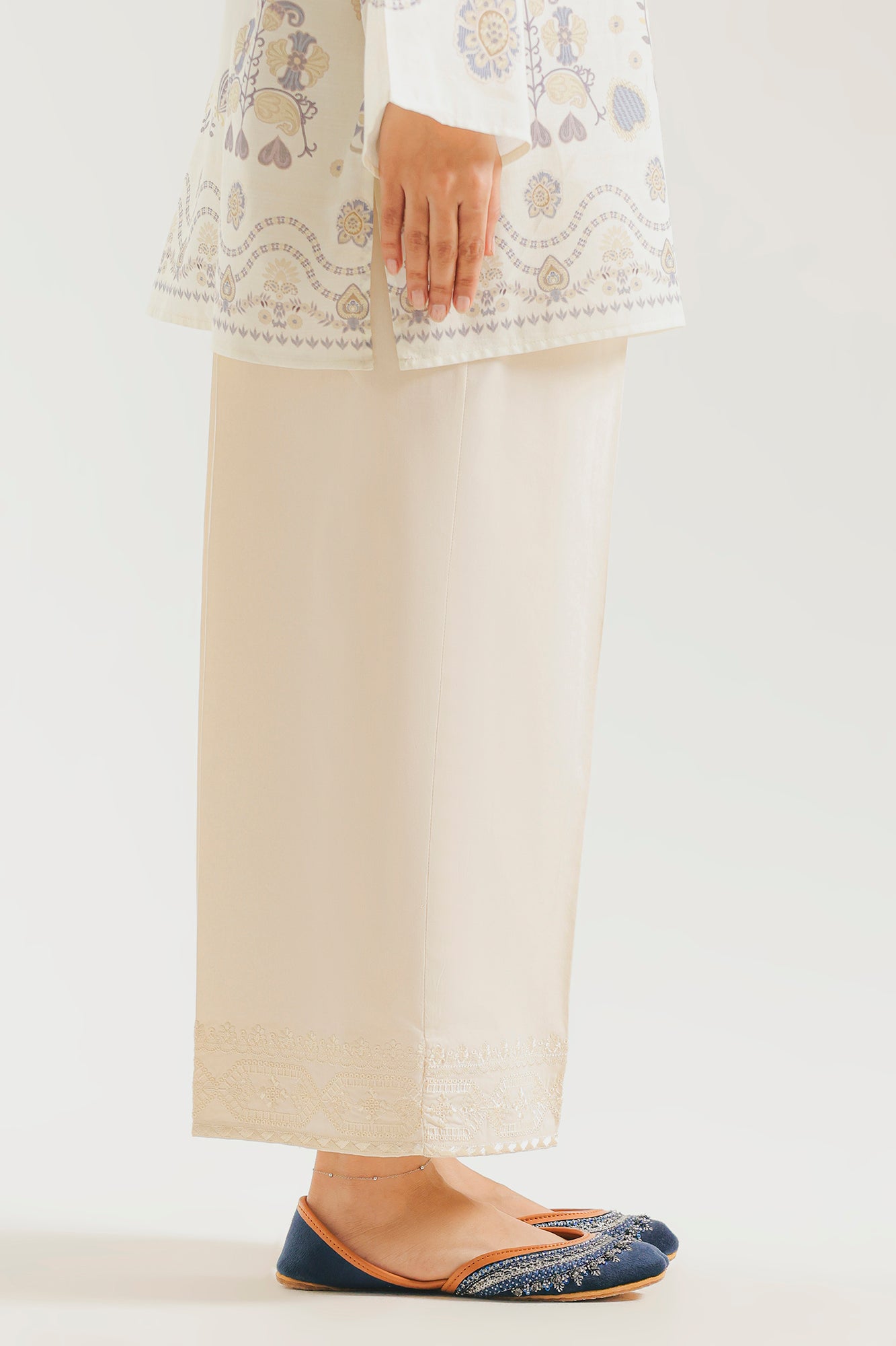 EMBROIDERED TROUSER (E7672/102/002)