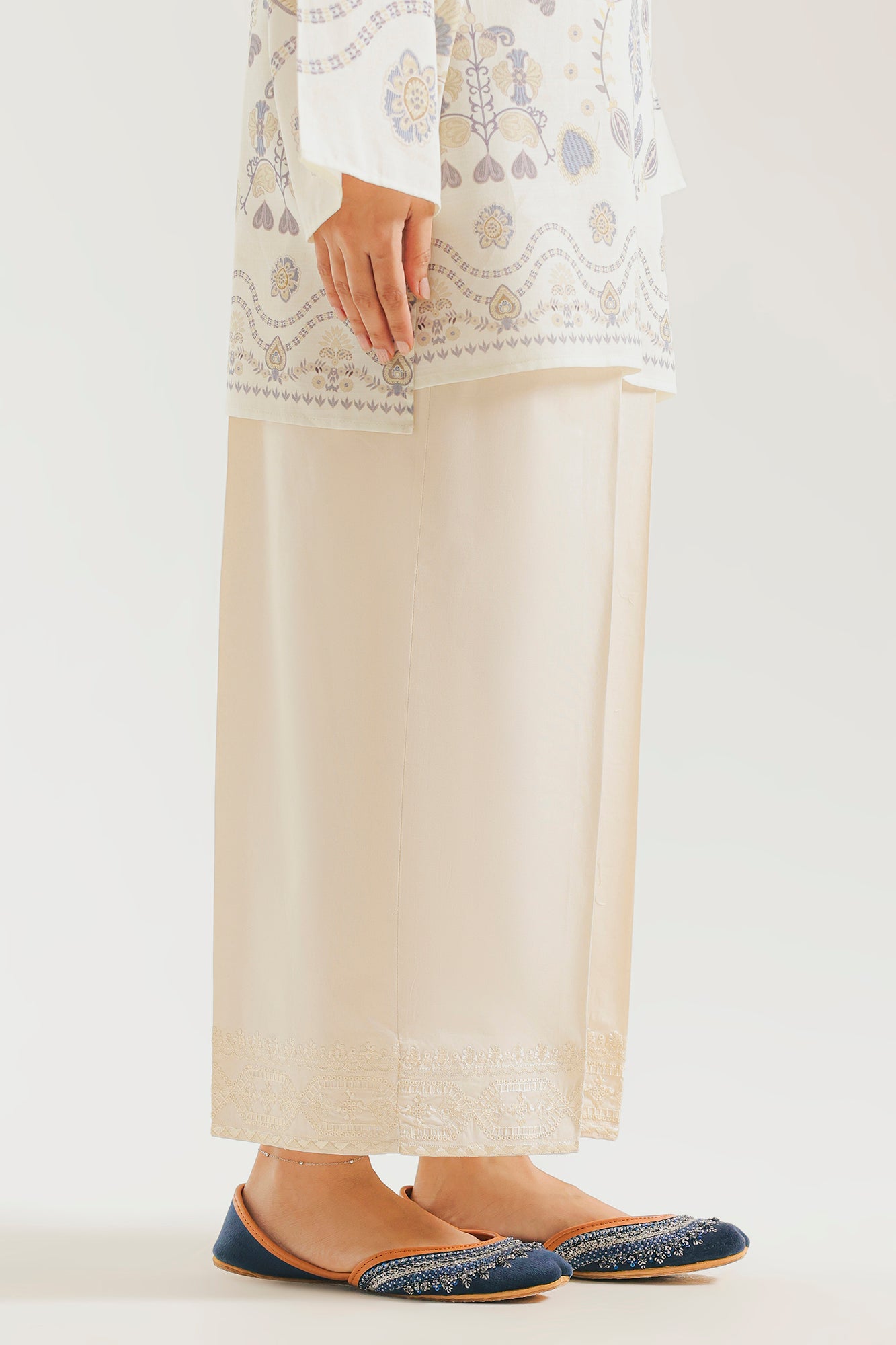 EMBROIDERED TROUSER (E7672/102/002)