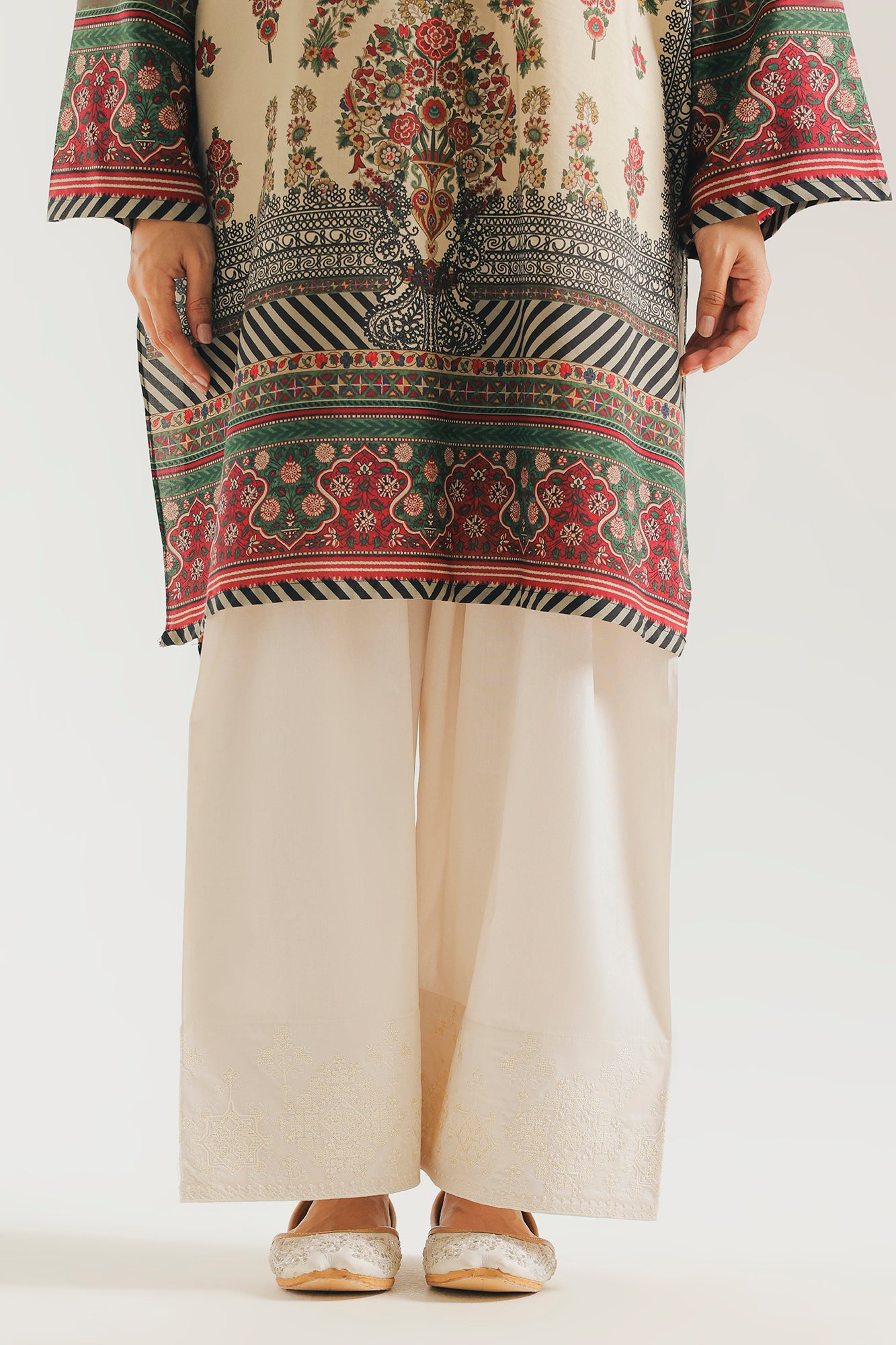 FARSHI SHALWAR (E7673/102/002)