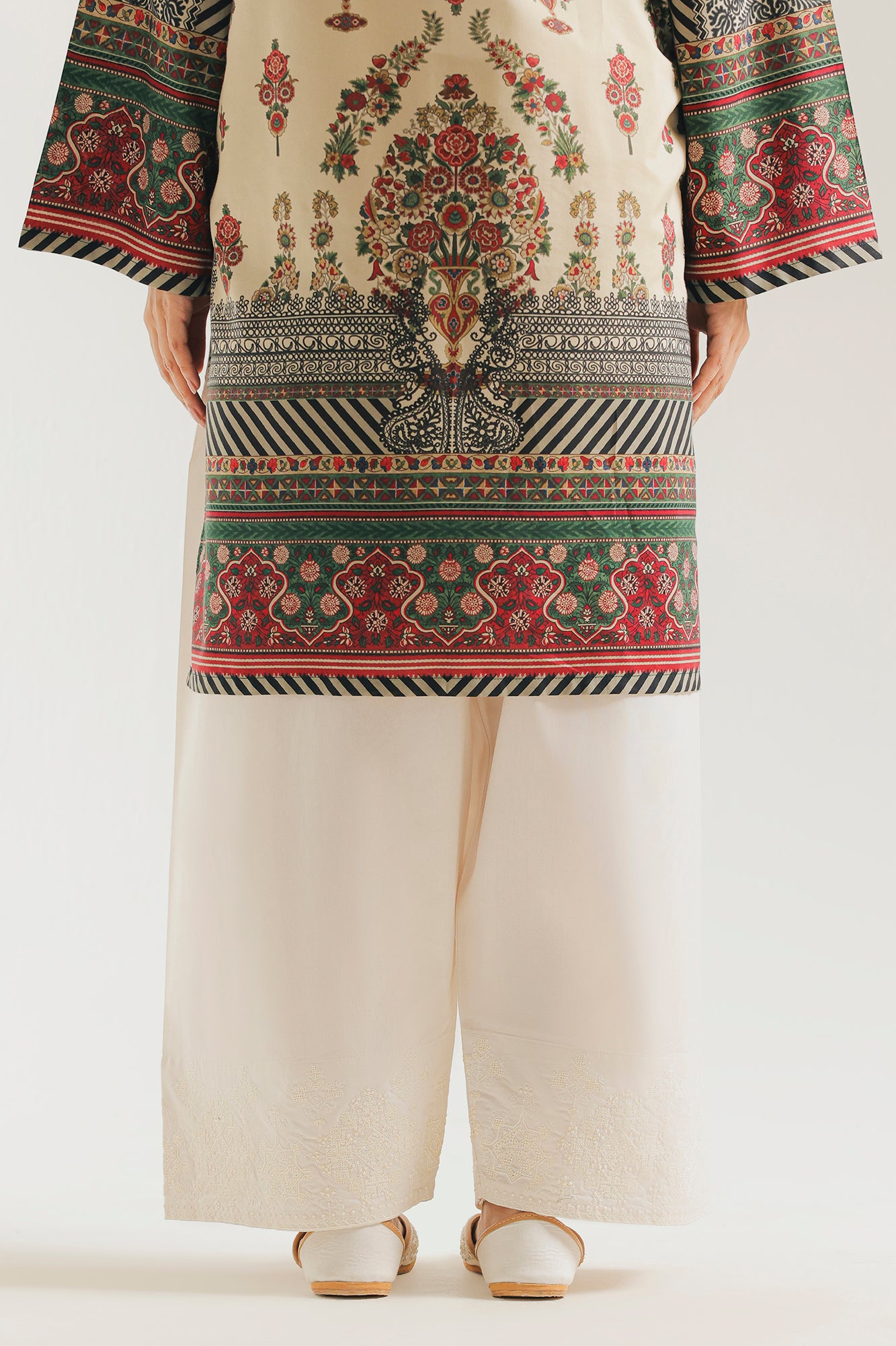 FARSHI SHALWAR (E7673/102/002)