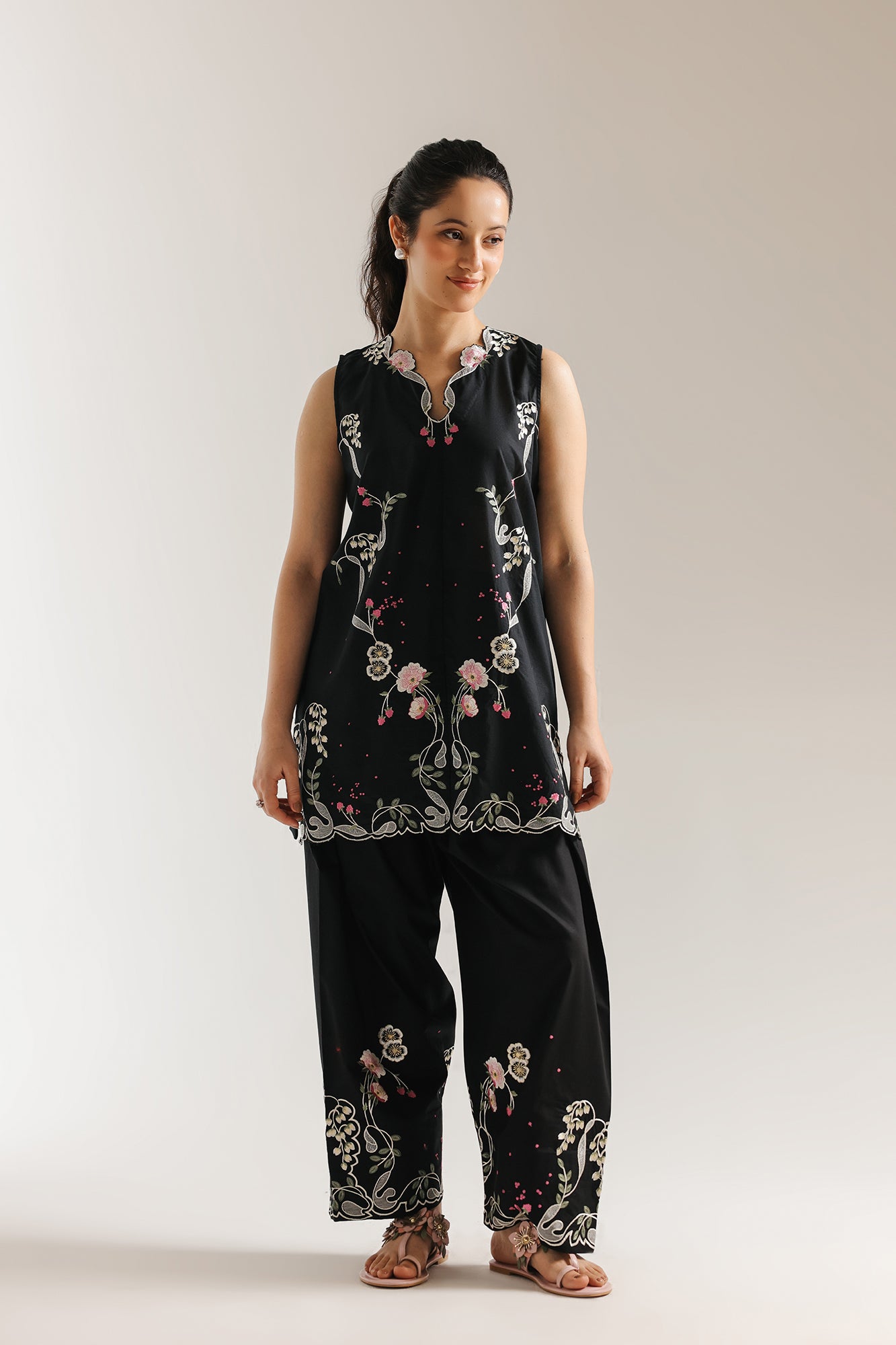 EMBROIDERED SUIT (E7684/102/902)