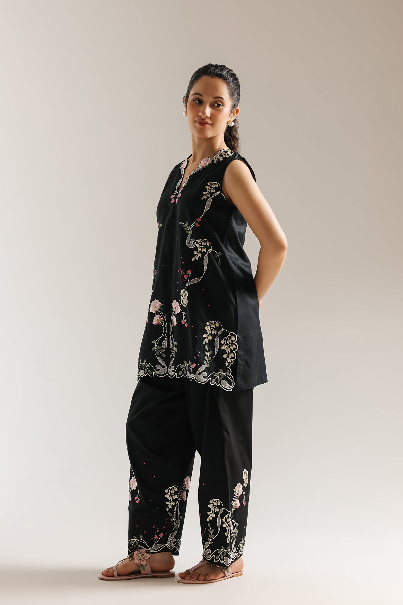 EMBROIDERED SUIT (E7684/102/902)