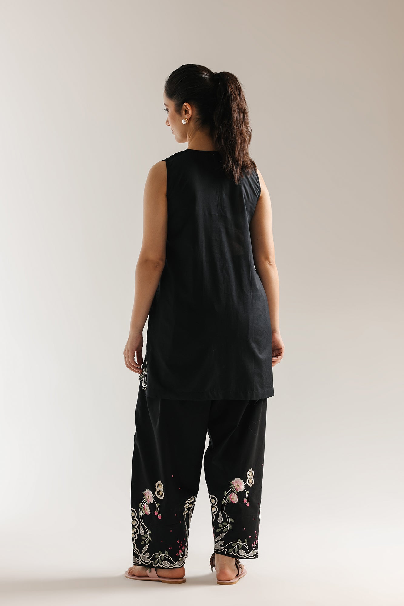 EMBROIDERED SUIT (E7684/102/902)