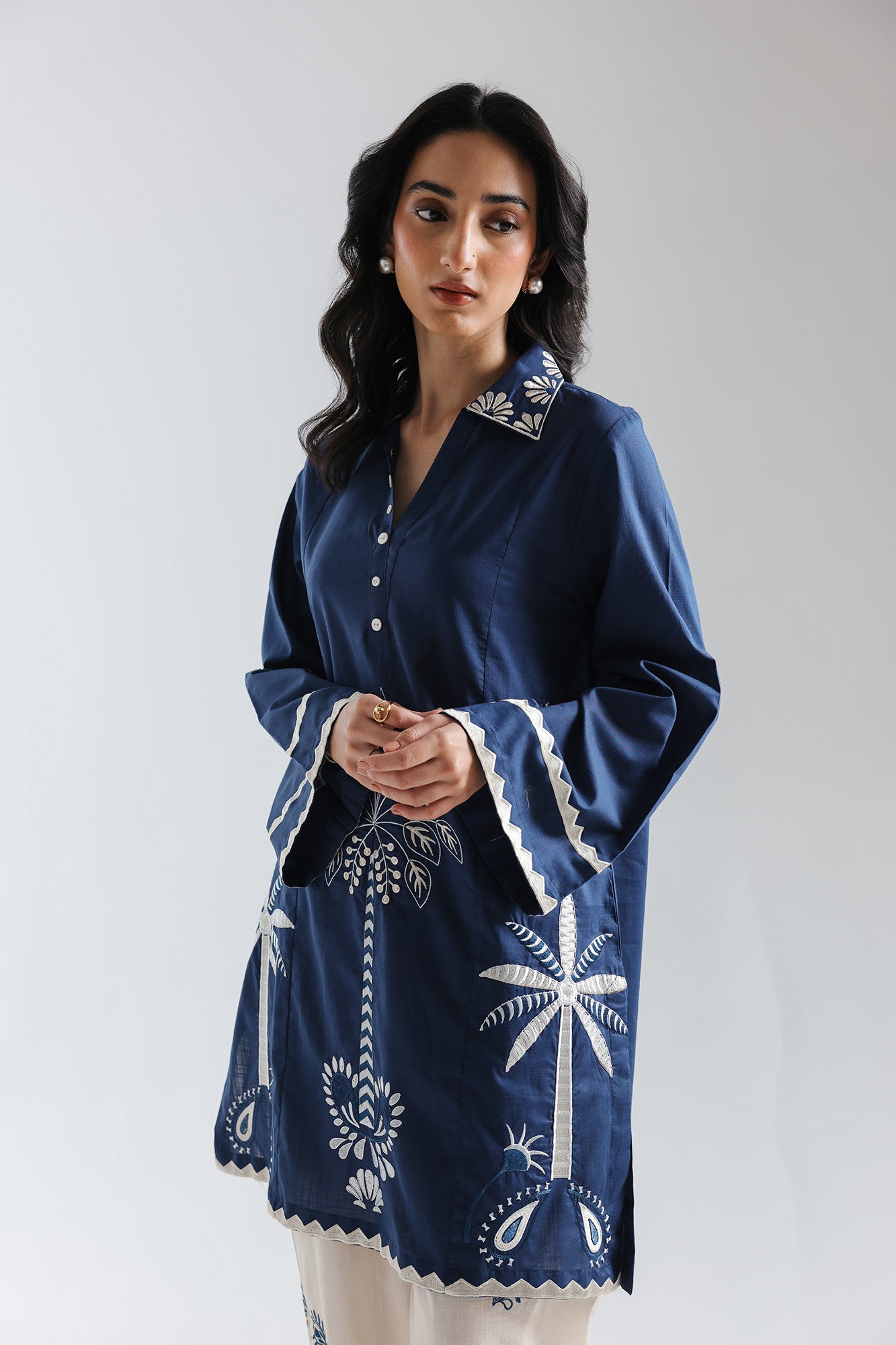 EMBROIDERED SUIT (E7690/102/622)
