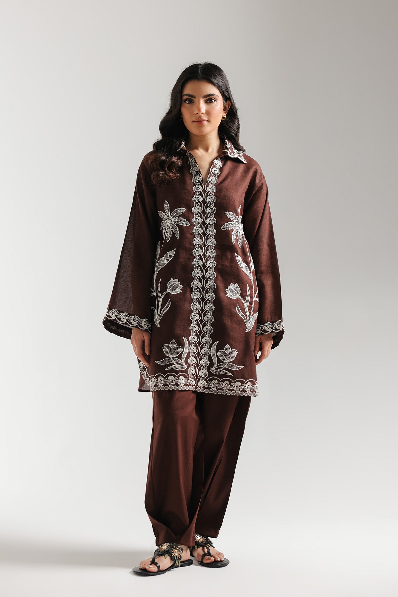 EMBROIDERED SUIT (E7696/102/302)