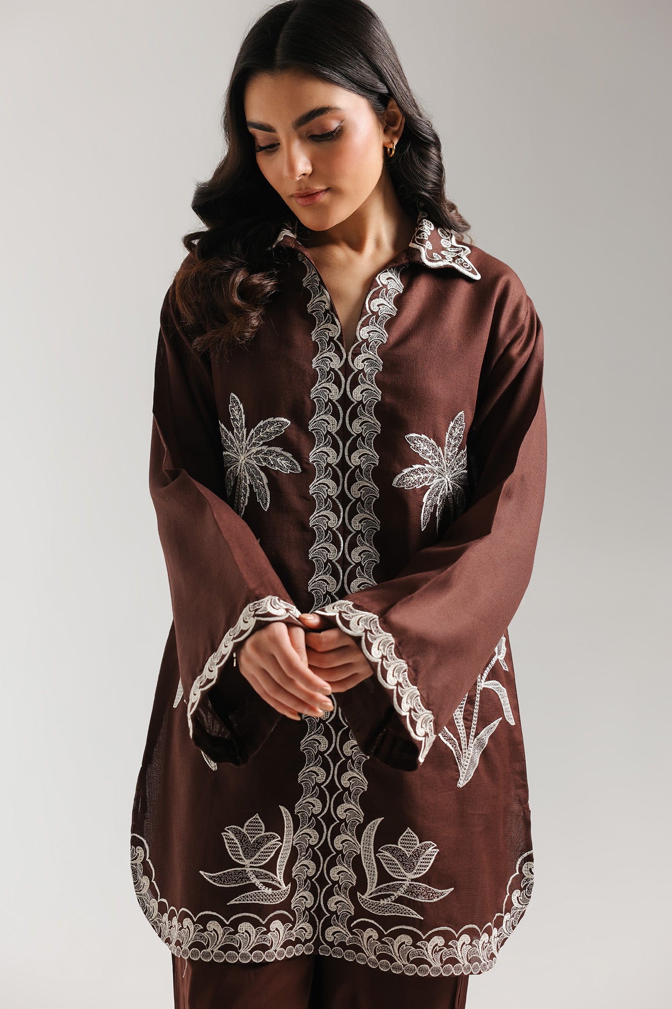 EMBROIDERED SUIT (E7696/102/302)