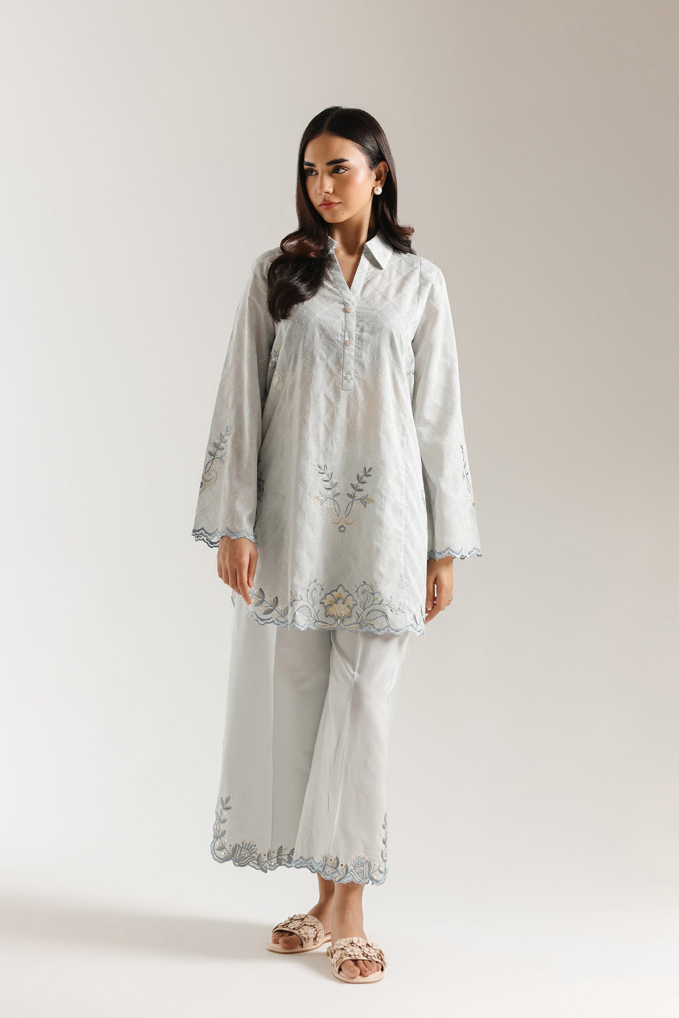 EMBROIDERED SUIT (E7715/102/617)