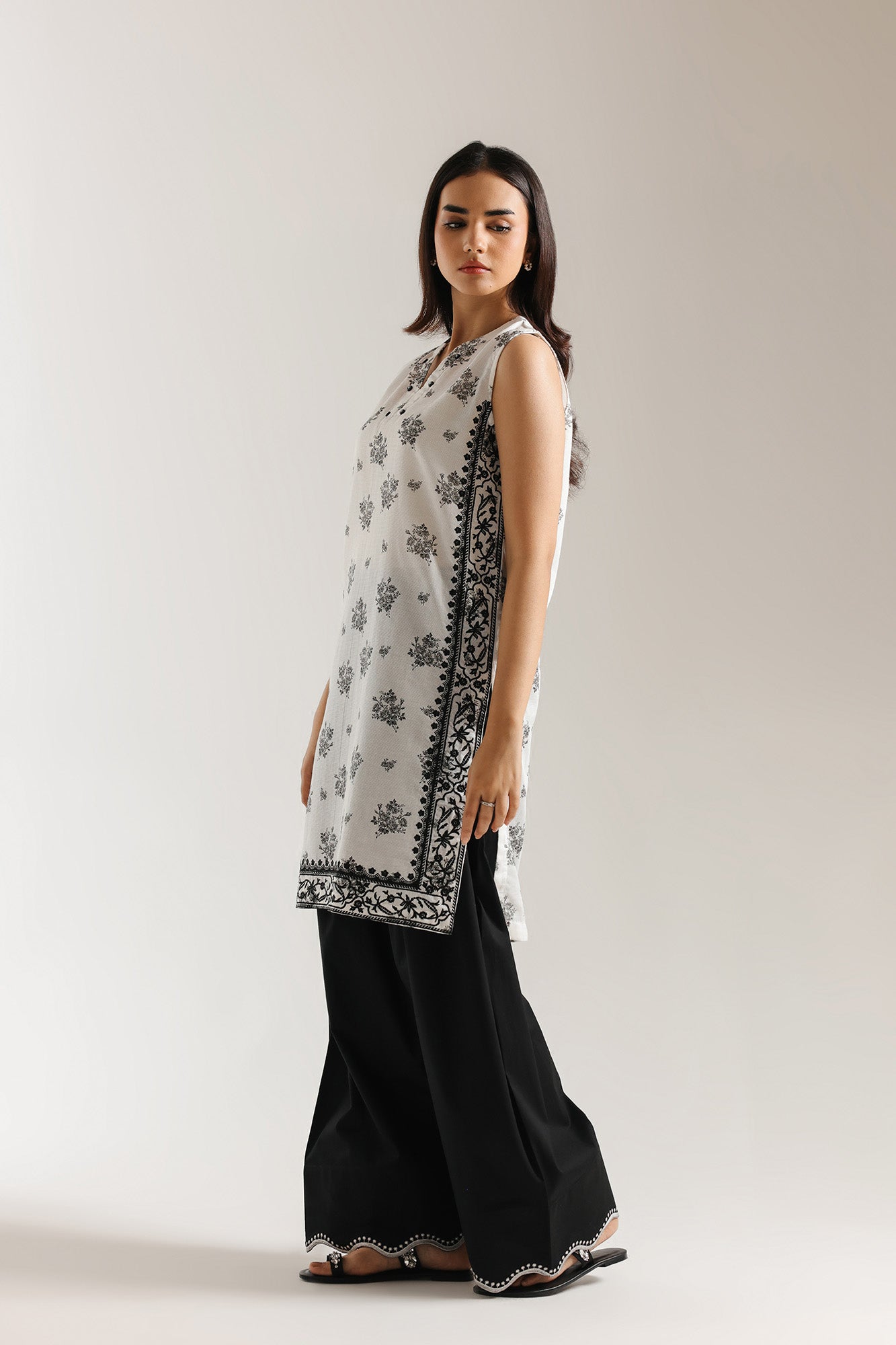 EMBROIDERED SUIT (E7723/102/002)