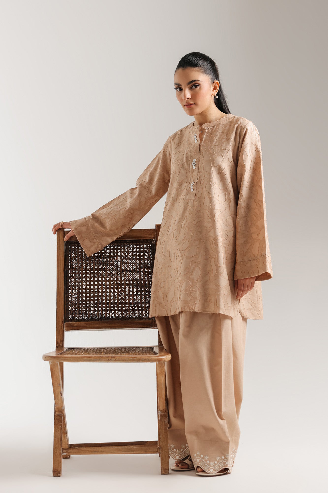 EMBROIDERED SUIT (E7728/102/808)