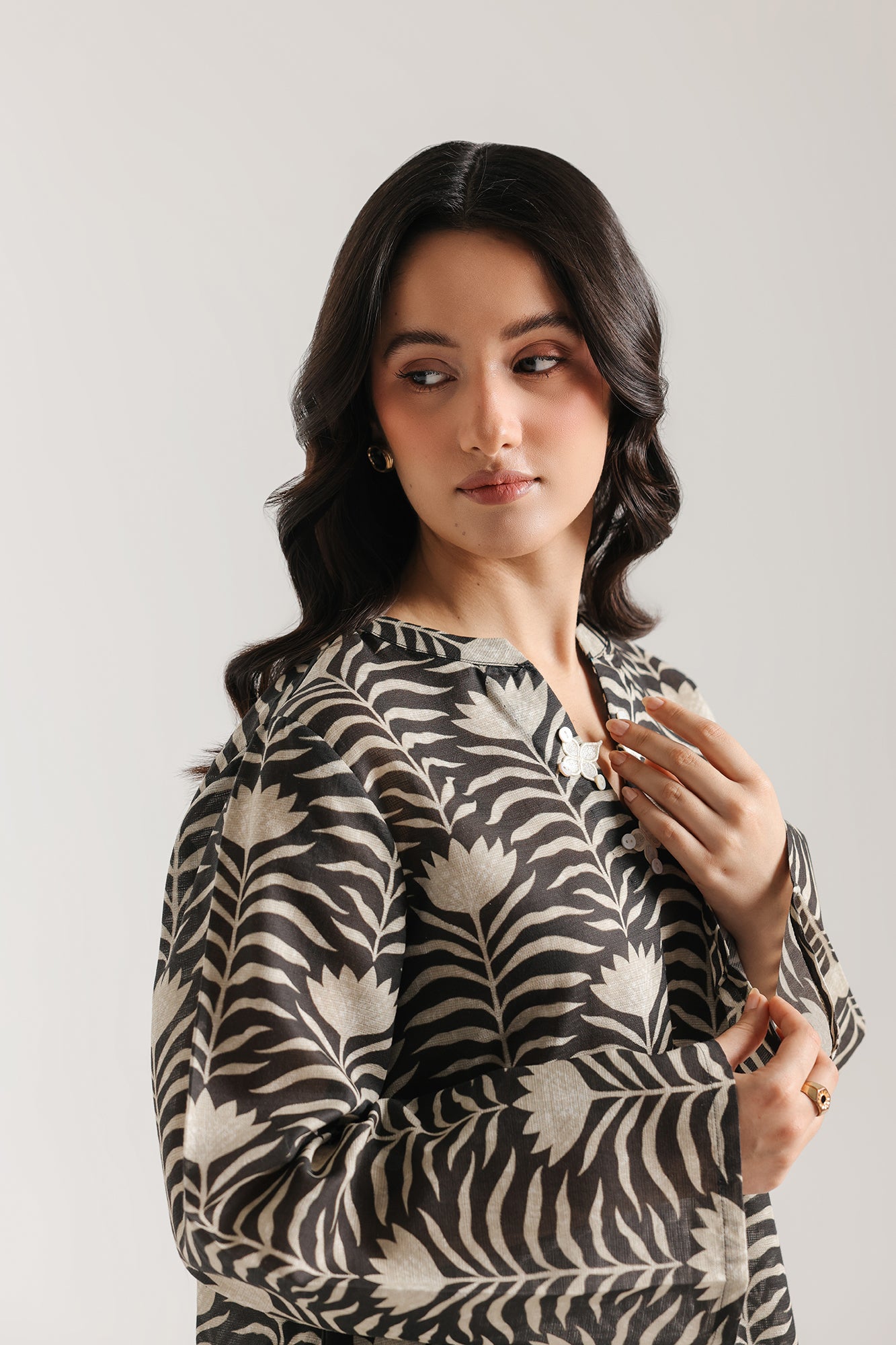 EMBROIDERED SUIT (E7739/102/902)