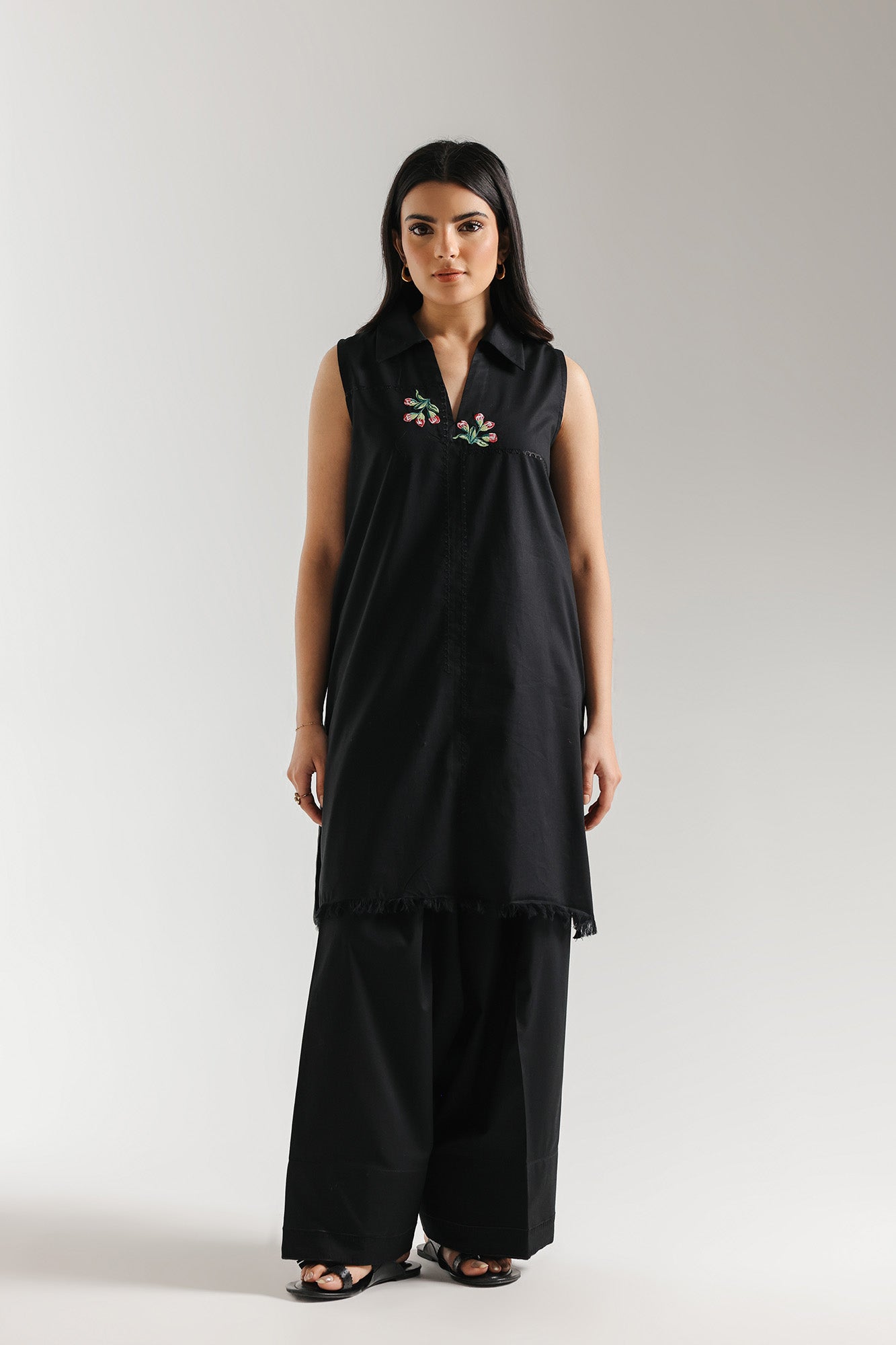 EMBROIDERED SUIT (E7740/102/902)