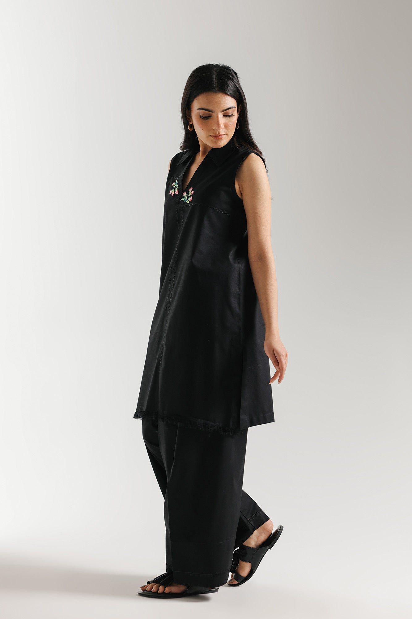 EMBROIDERED SUIT (E7740/102/902)