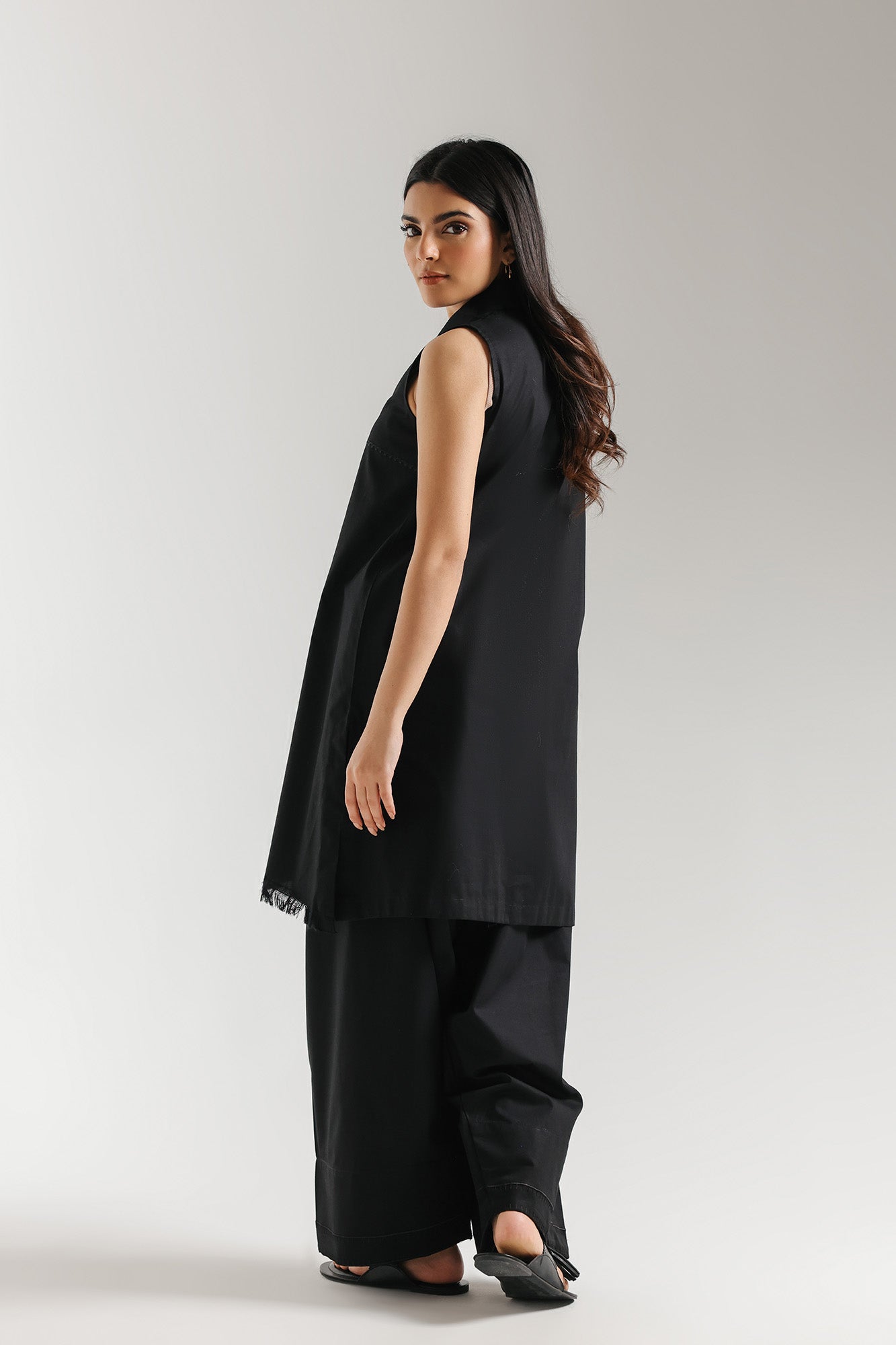 EMBROIDERED SUIT (E7740/102/902)