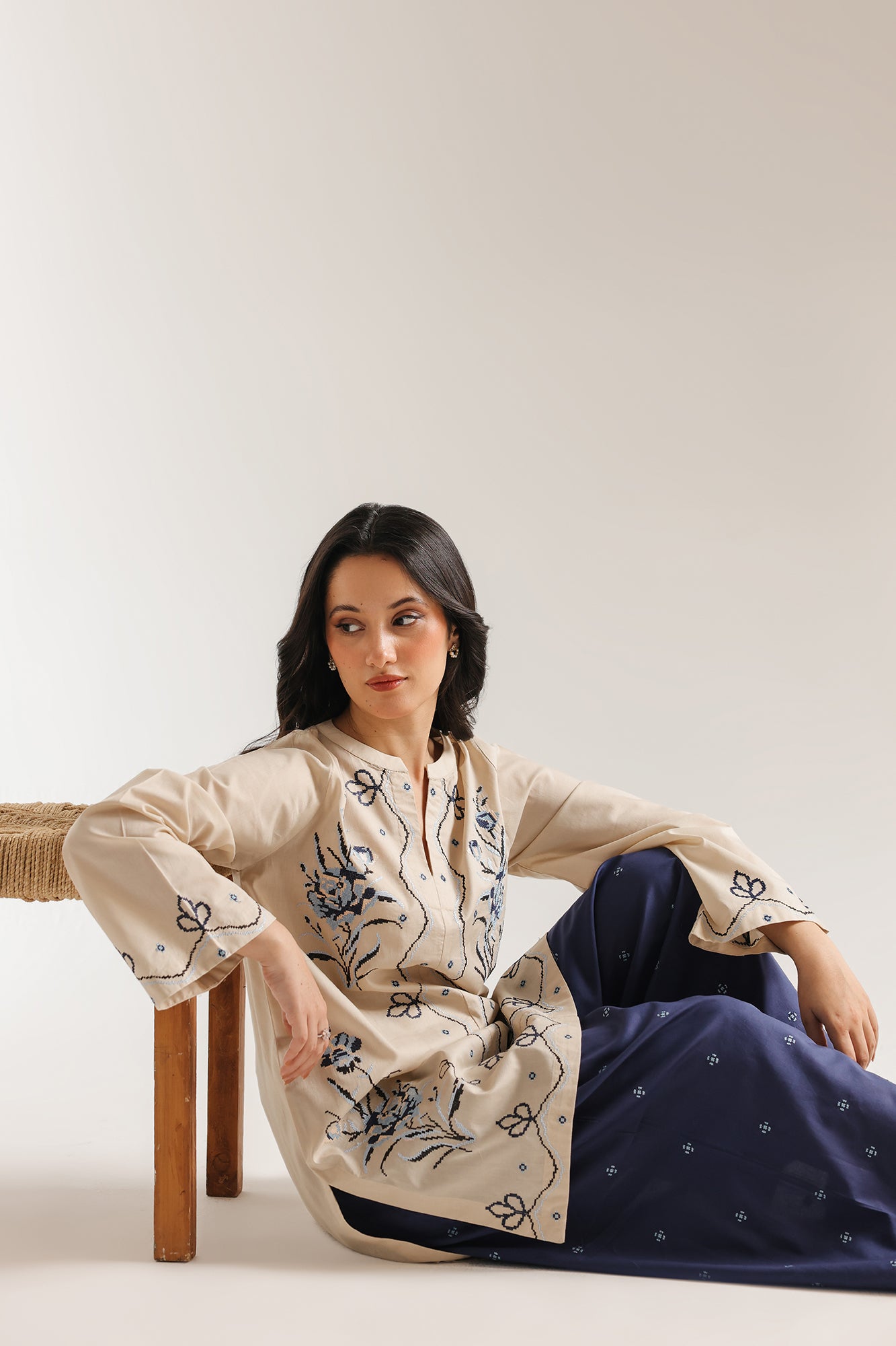 EMBROIDERED SUIT (E7744/102/004)