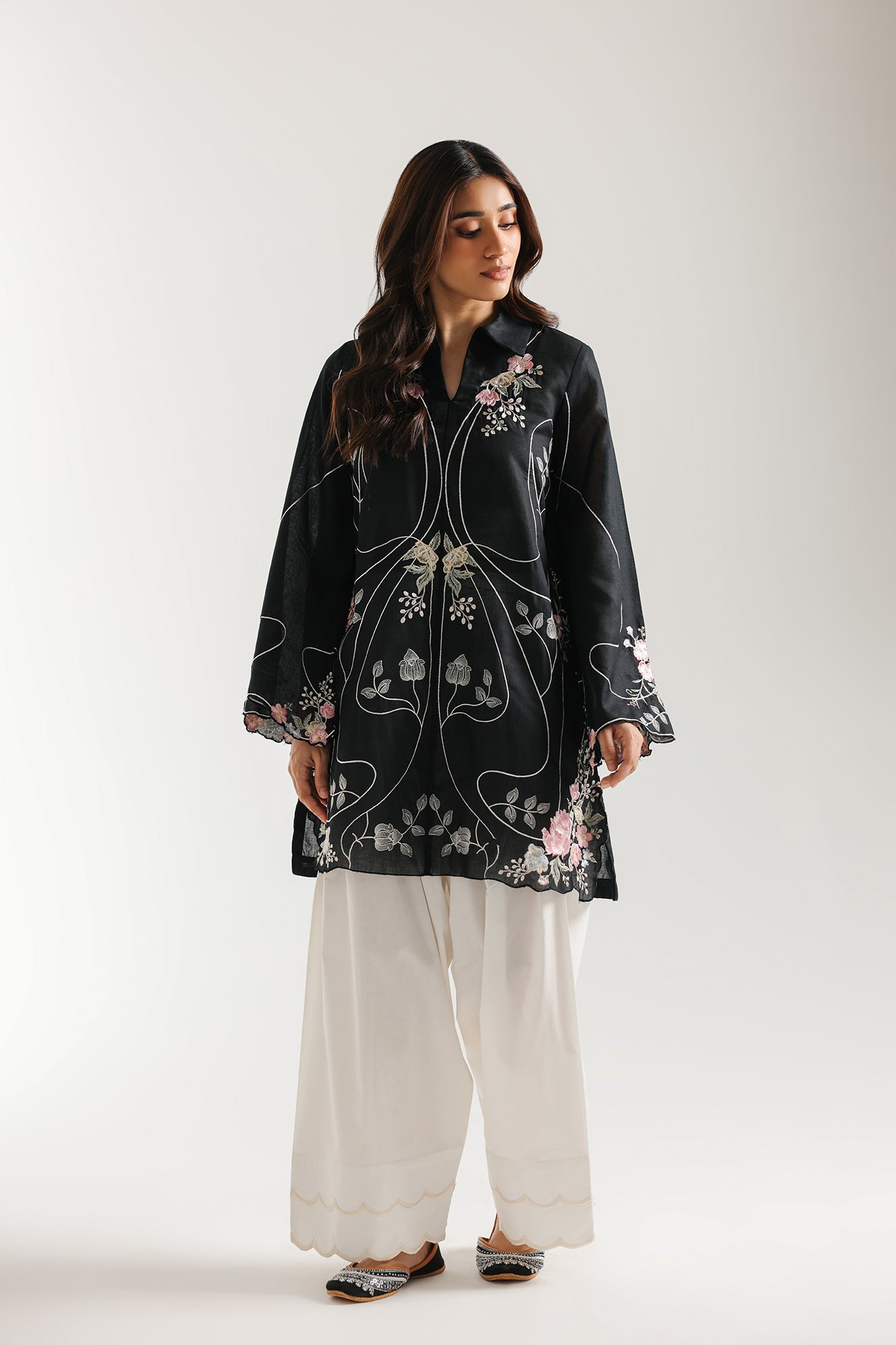 EMBROIDERED SUIT (E7745/102/902)