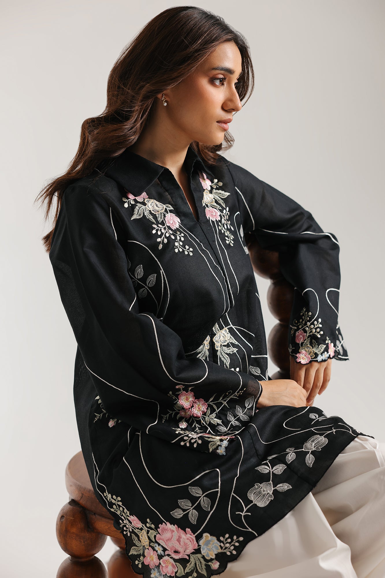 EMBROIDERED SUIT (E7745/102/902)