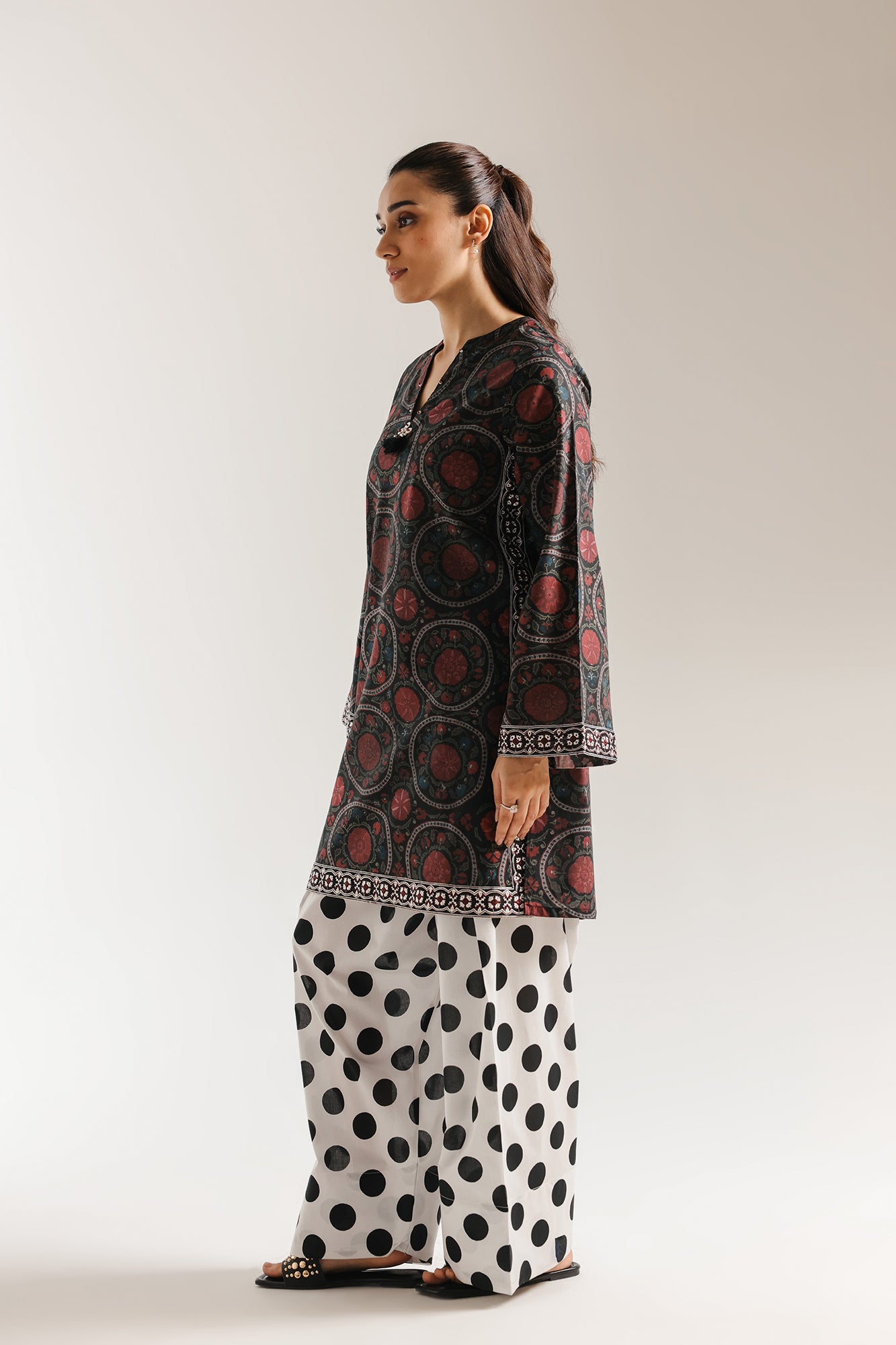 EMBROIDERED SUIT (E7751/102/902)