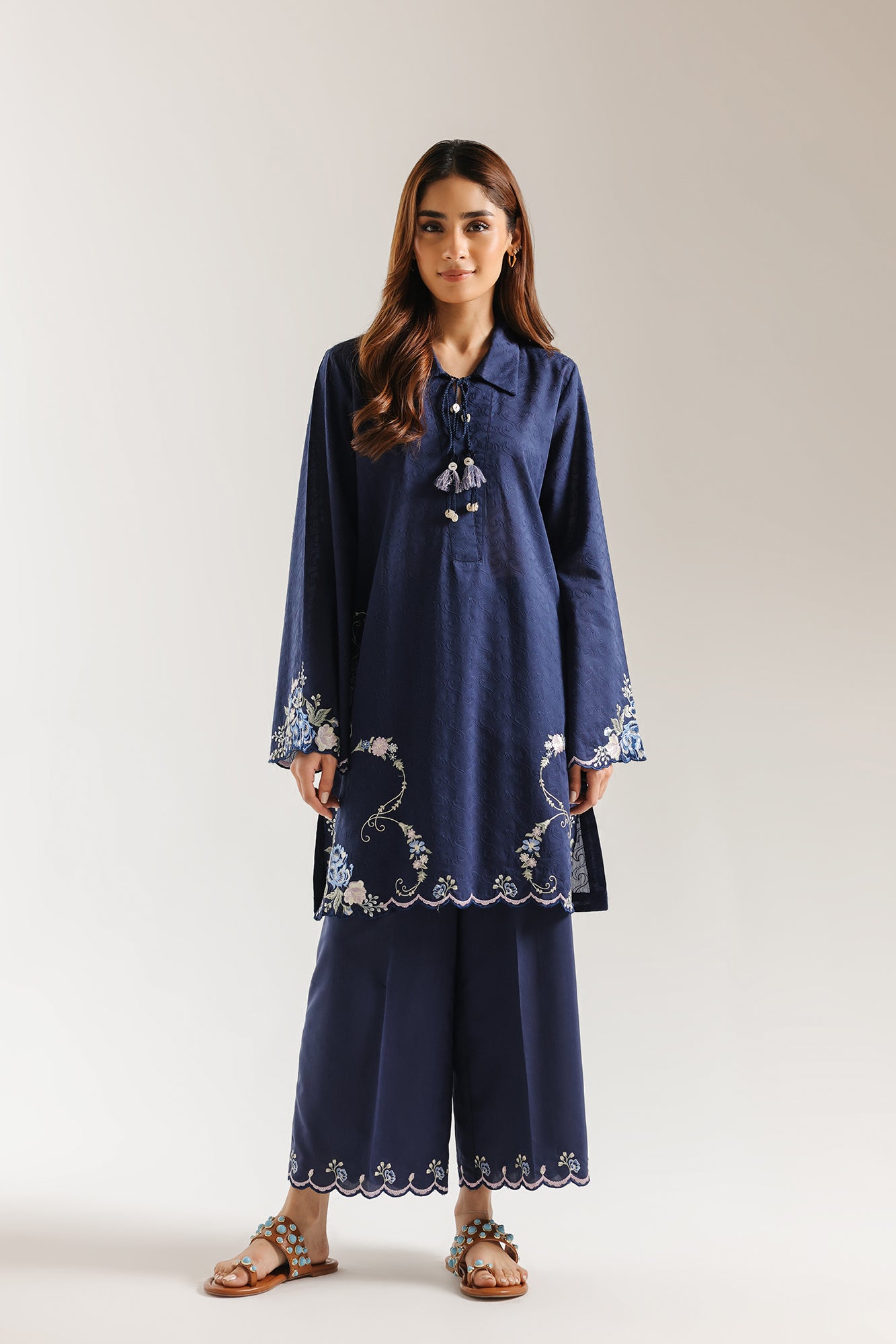 EMBROIDERED SUIT (E7762/102/622)