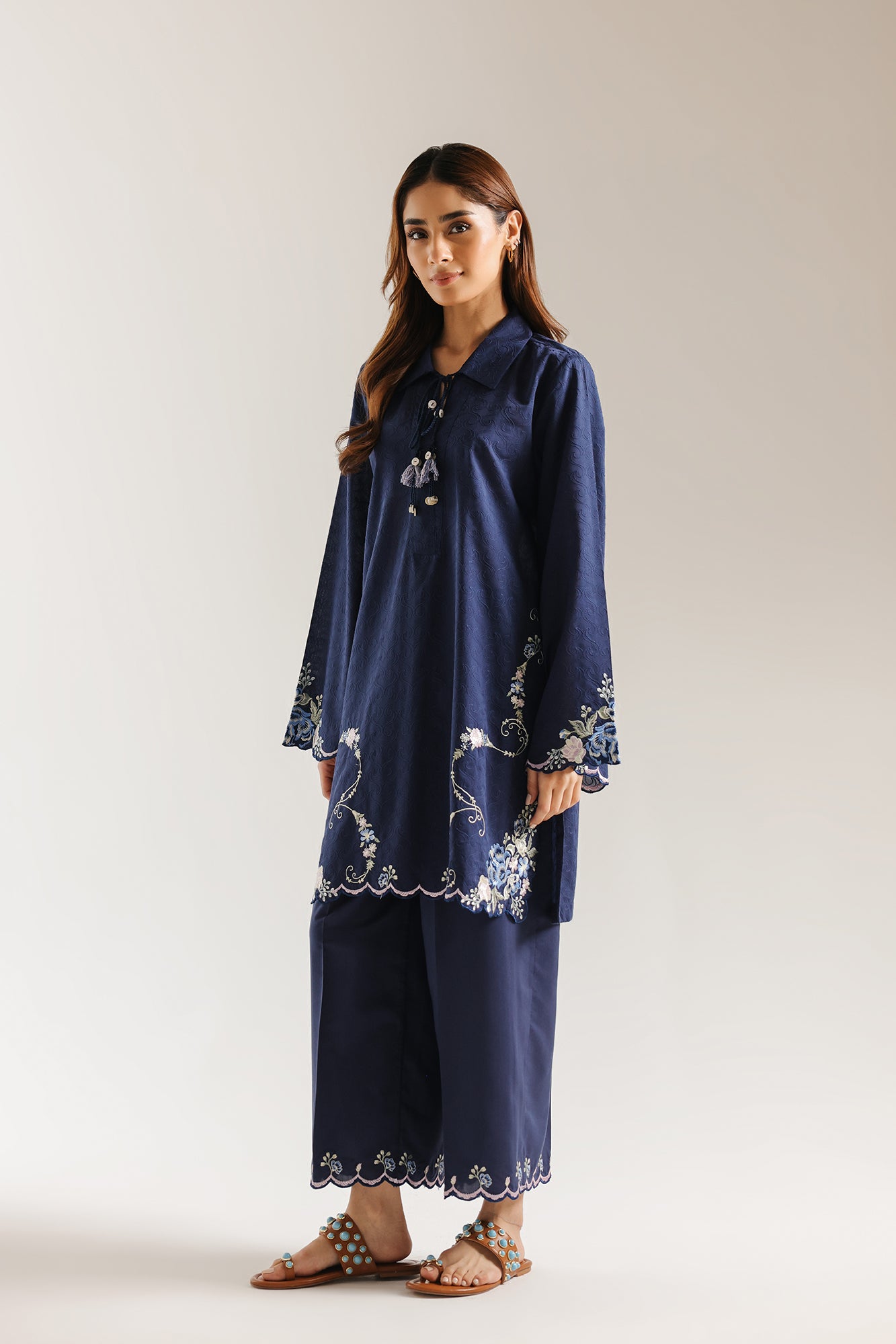 EMBROIDERED SUIT (E7762/102/622)