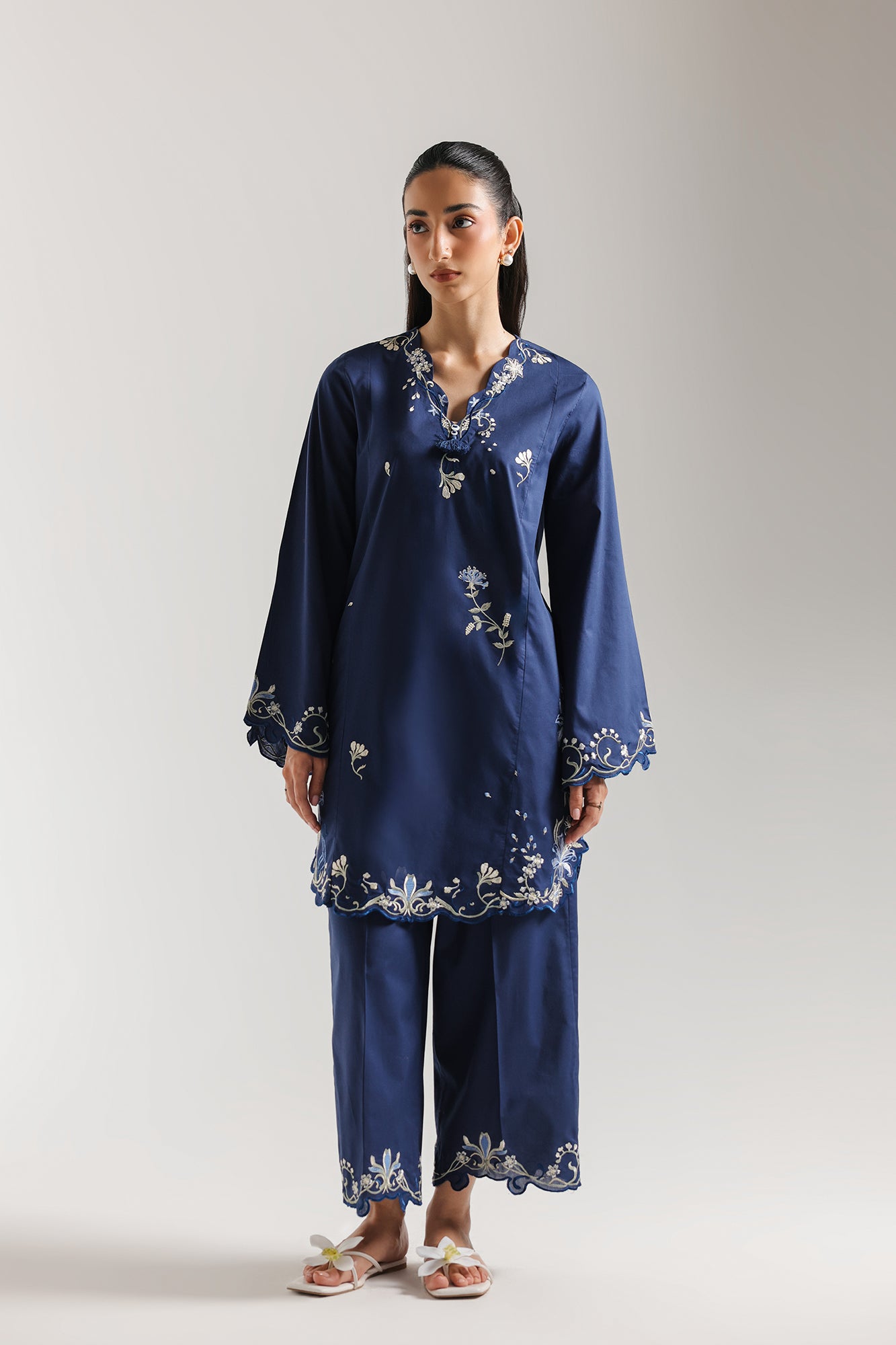 EMBROIDERED SUIT (E7775/102/625)