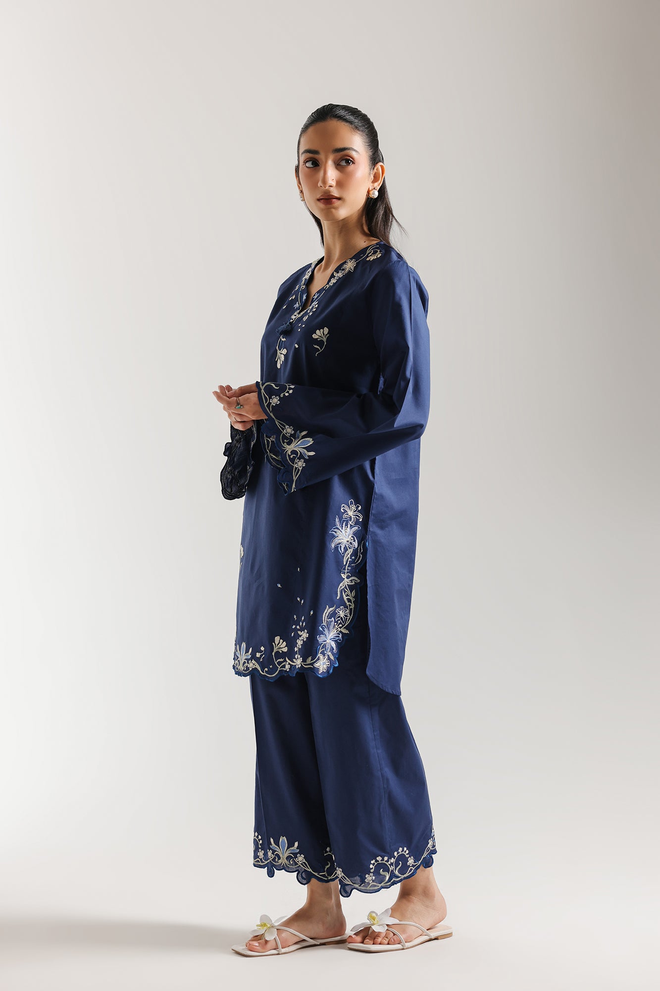 EMBROIDERED SUIT (E7775/102/625)