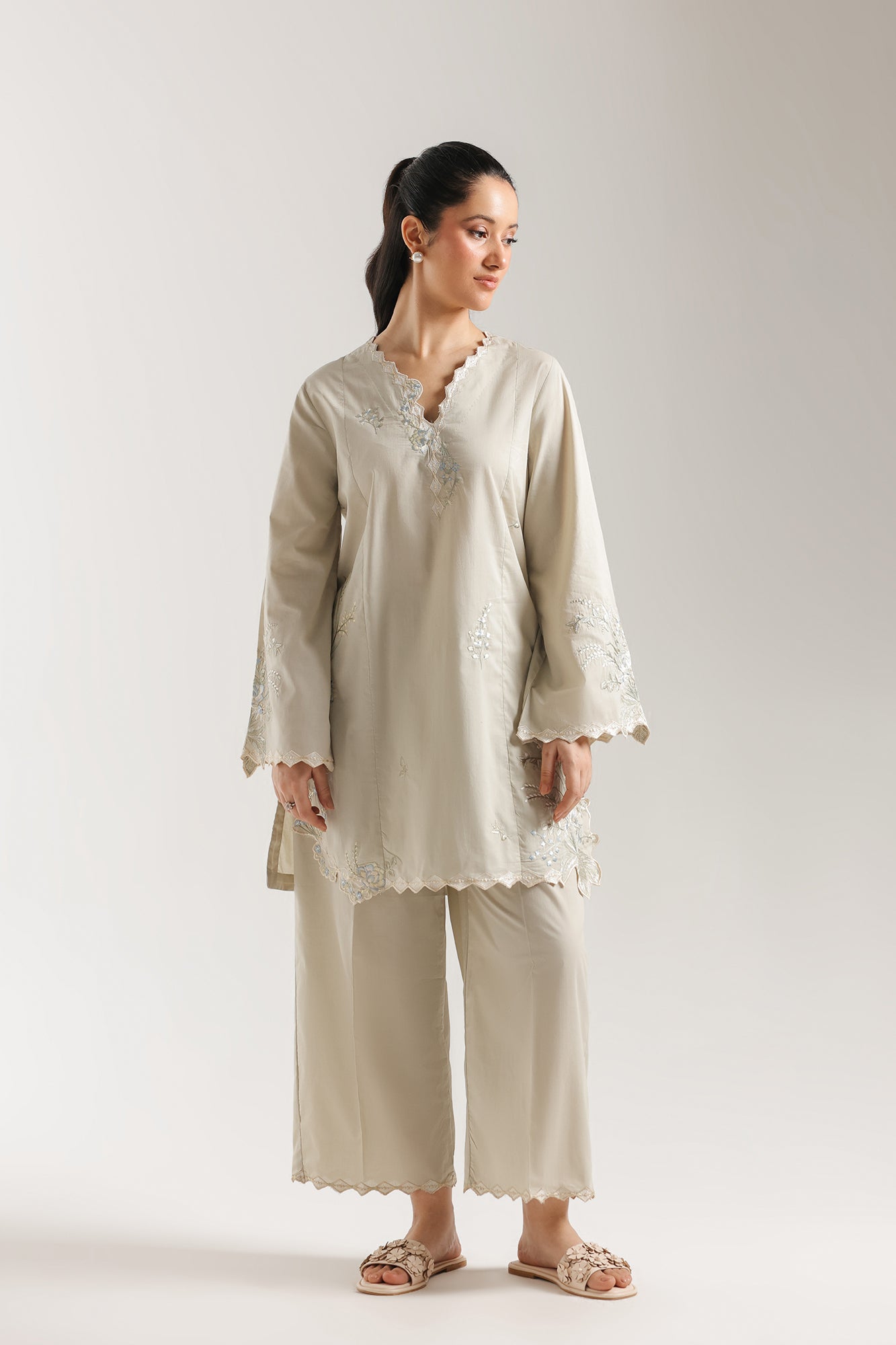 EMBROIDERED SUIT (E7776/102/130)