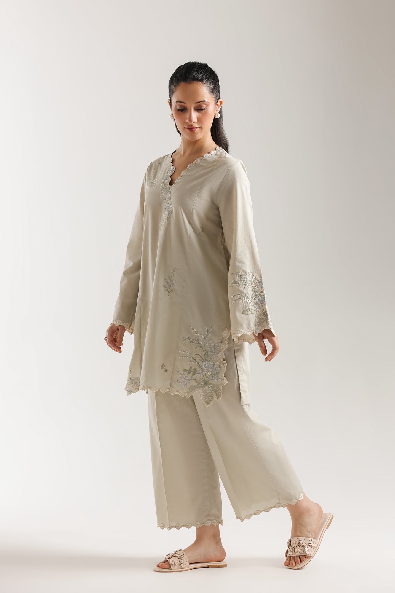 EMBROIDERED SUIT (E7776/102/130)