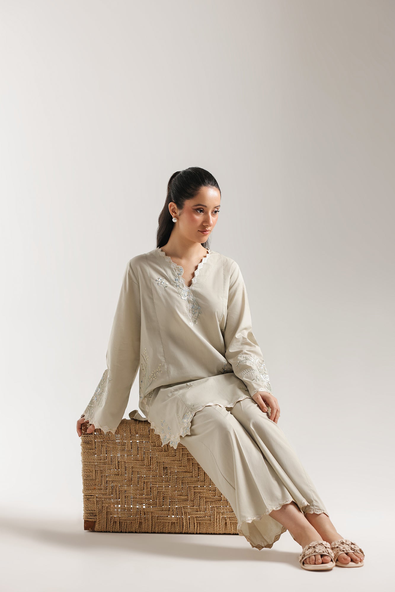 EMBROIDERED SUIT (E7776/102/130)