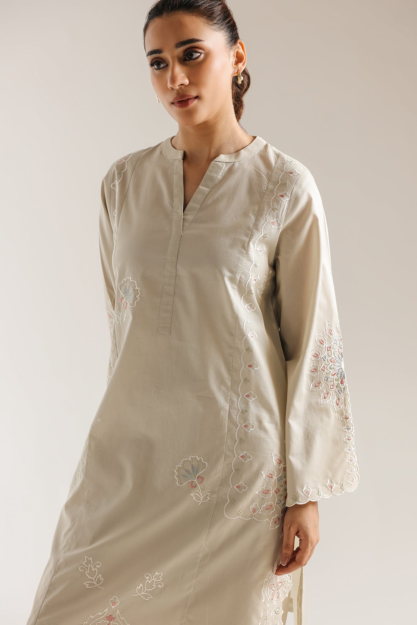 EMBROIDERED SUIT (E7786/102/817)