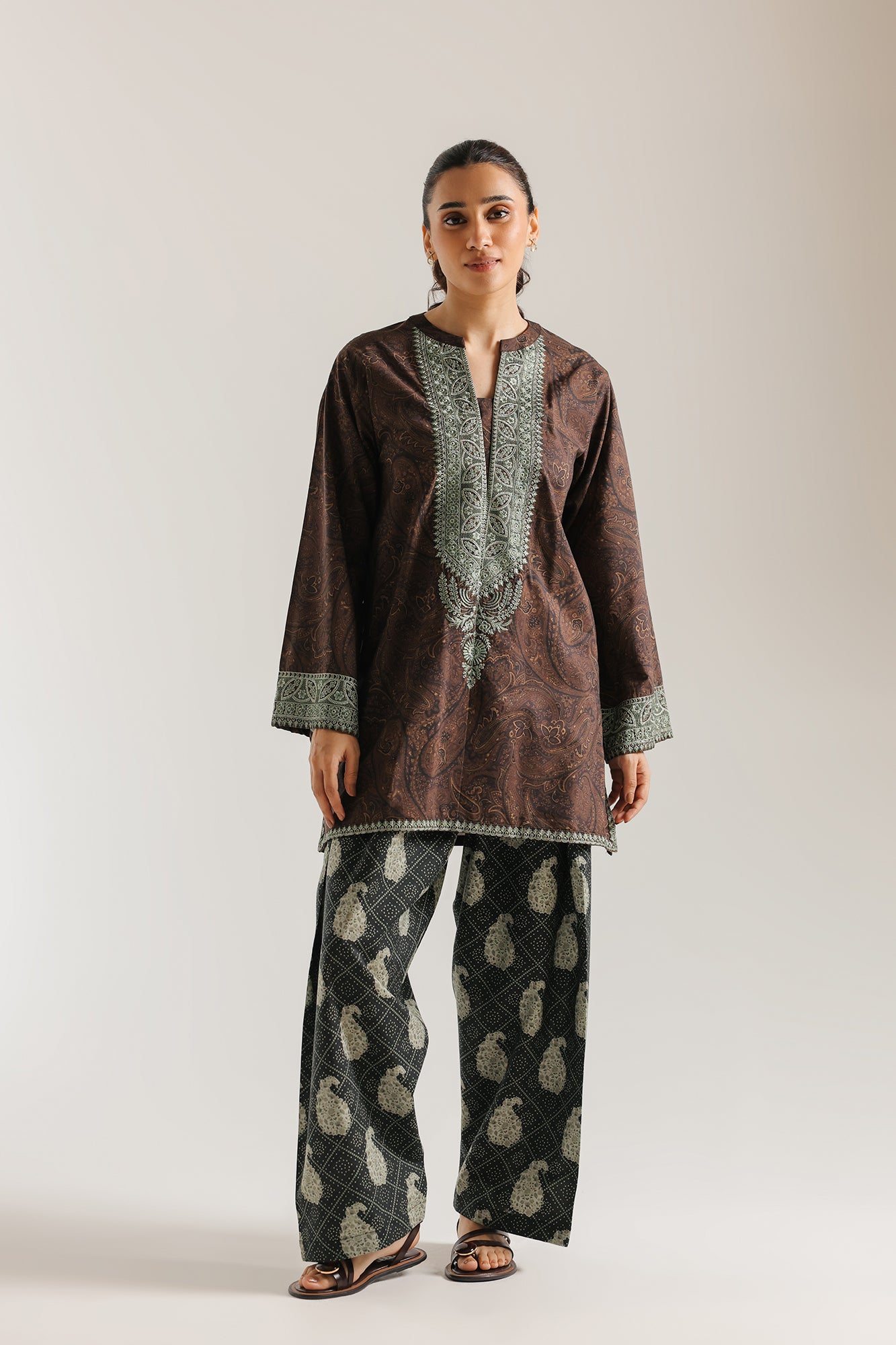 EMBROIDERED SUIT (E7793/102/903)