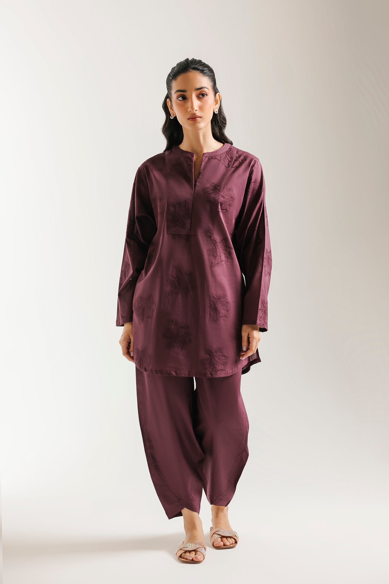 EMBROIDERED SUIT (E7803/102/519)