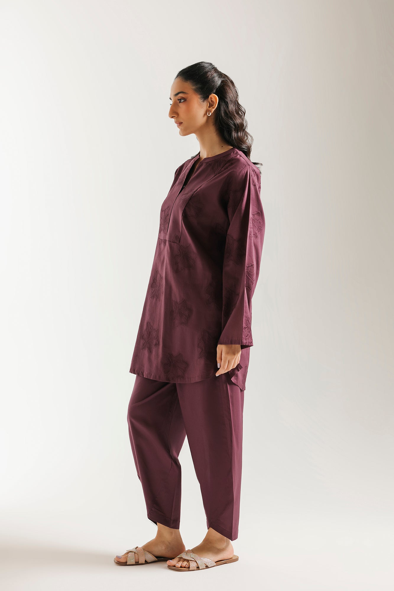 EMBROIDERED SUIT (E7803/102/519)
