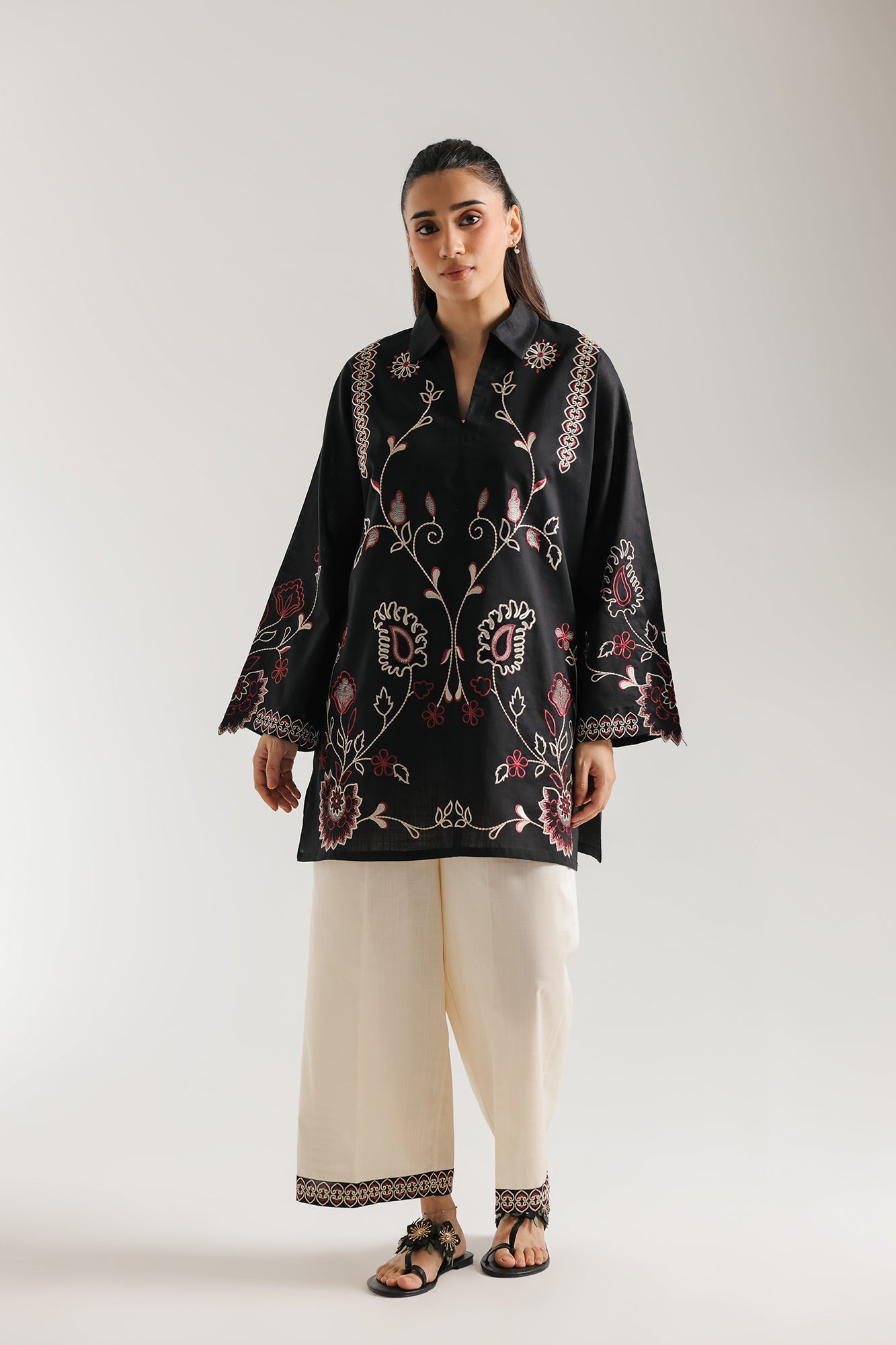 EMBROIDERED SUIT (E7813/102/901)