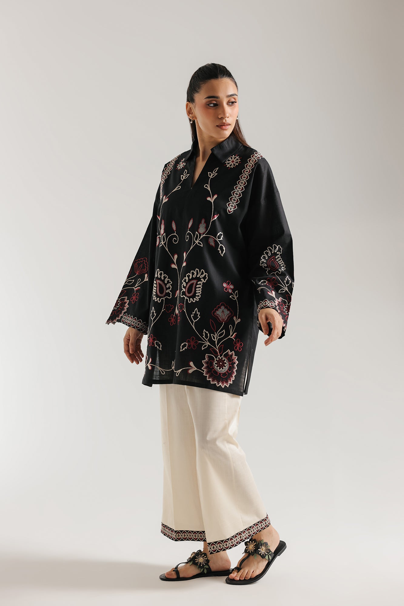 EMBROIDERED SUIT (E7813/102/901)