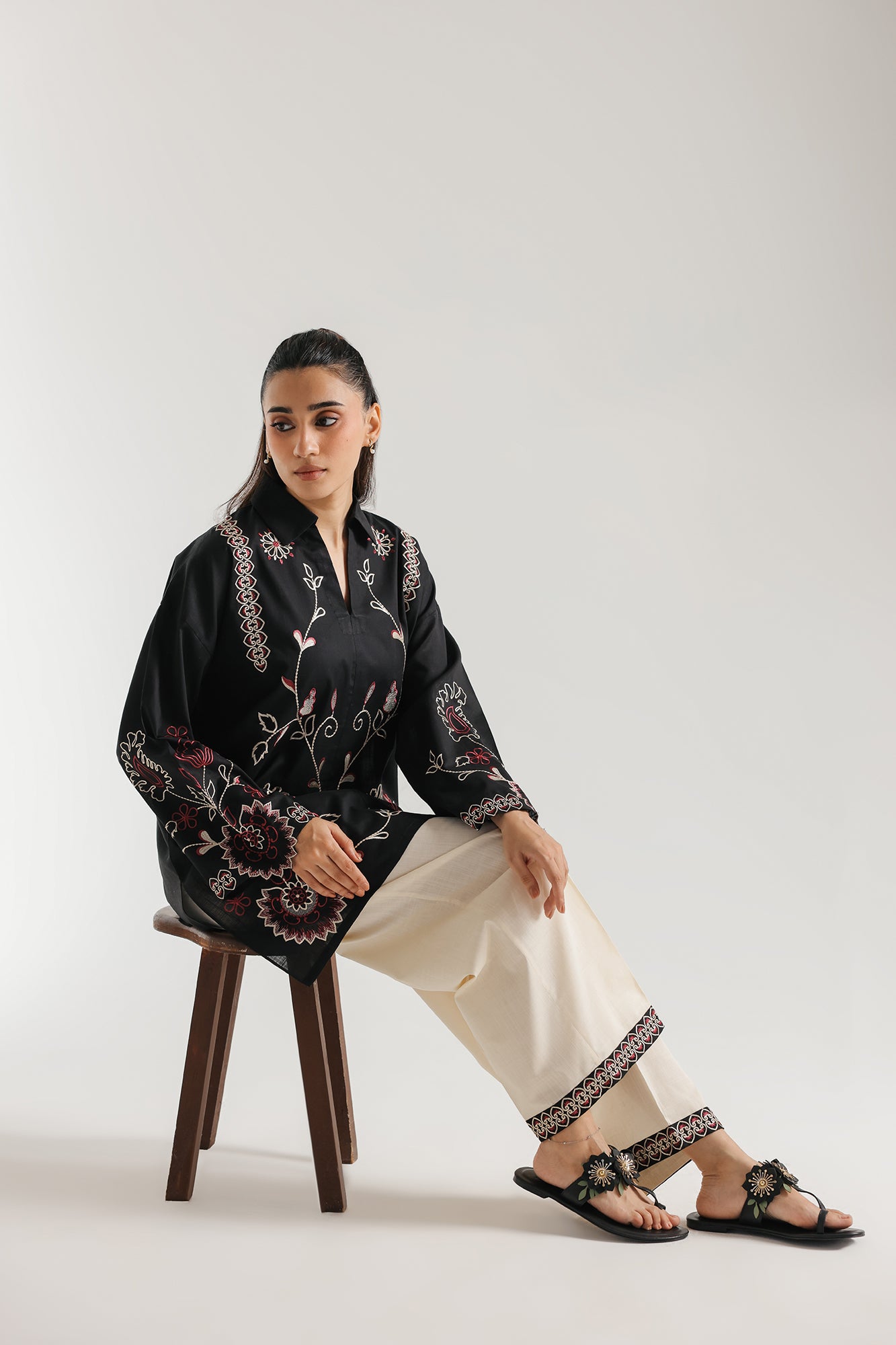 EMBROIDERED SUIT (E7813/102/901)