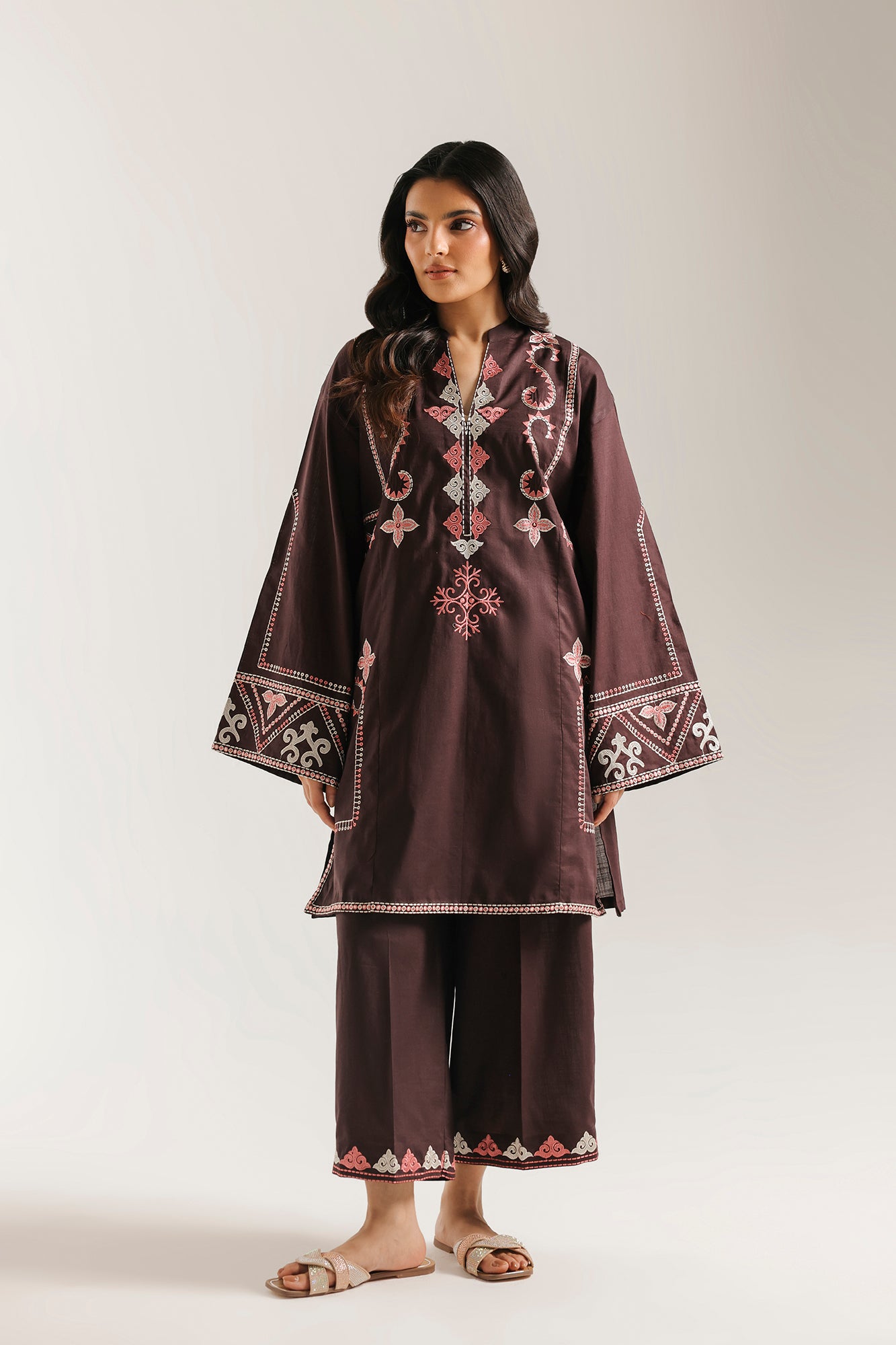 EMBROIDERED SUIT (E7814/102/318)