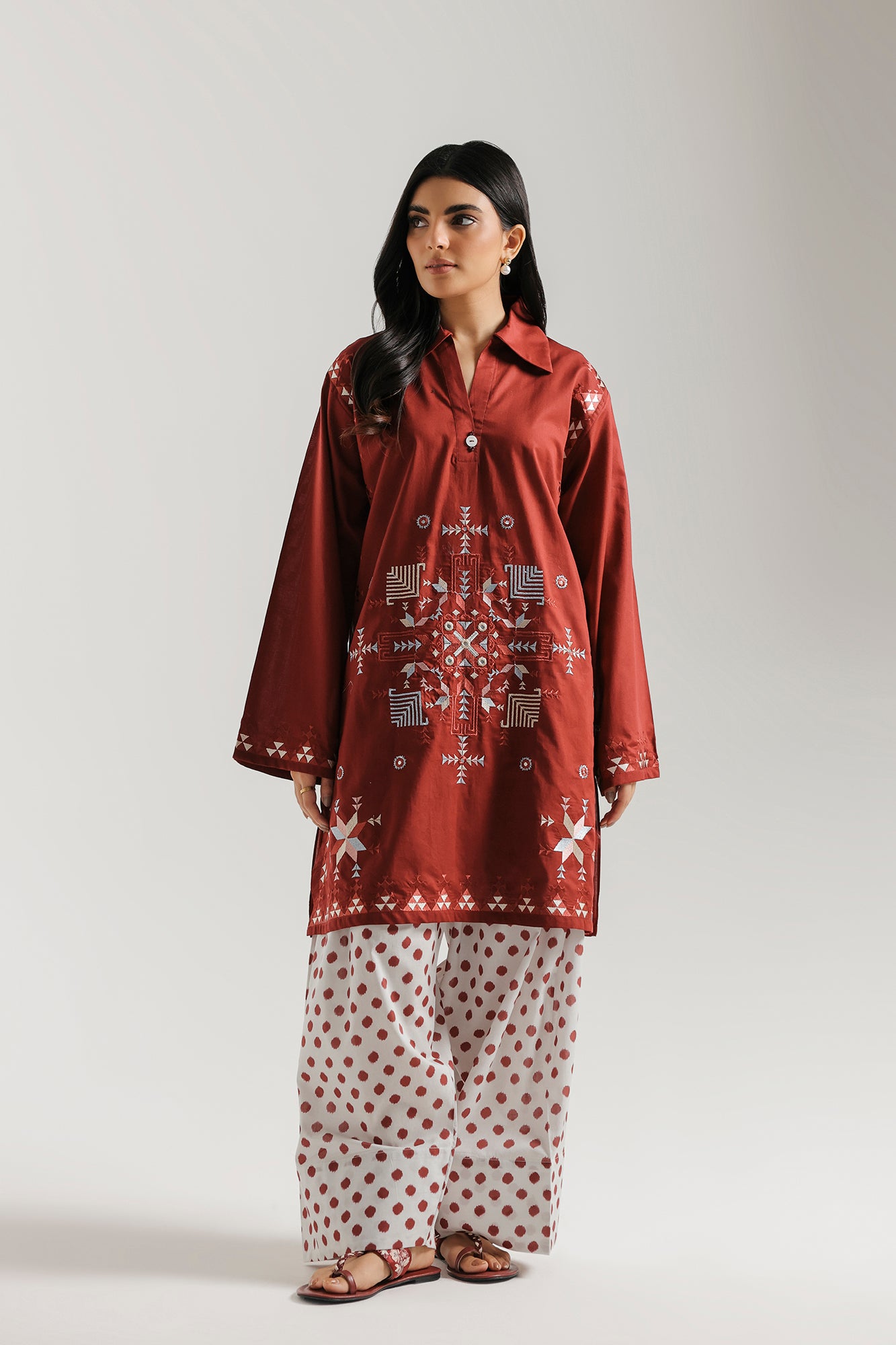 EMBROIDERED SUIT (E7828/102/305)